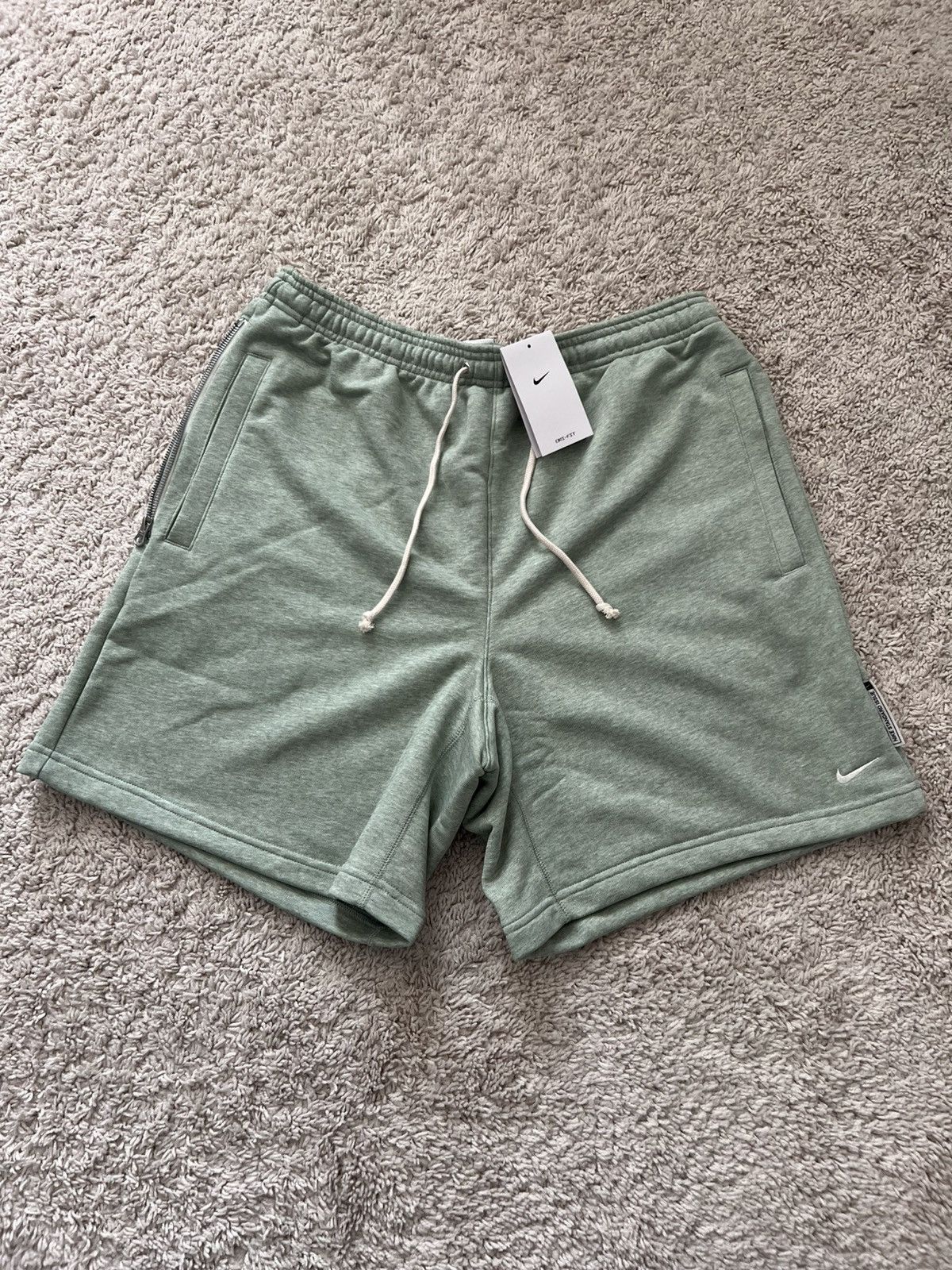 Nike Nike Standard Issue Green Basketball Dri-FIT Sweat Short Size US 32 / EU 48 - 8 Thumbnail