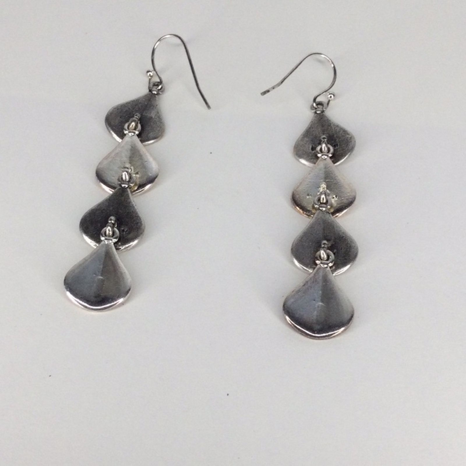 Other Retro Waterfall Cascade Teardrop Silver Tone Earrings Size ONE SIZE - 14 Thumbnail