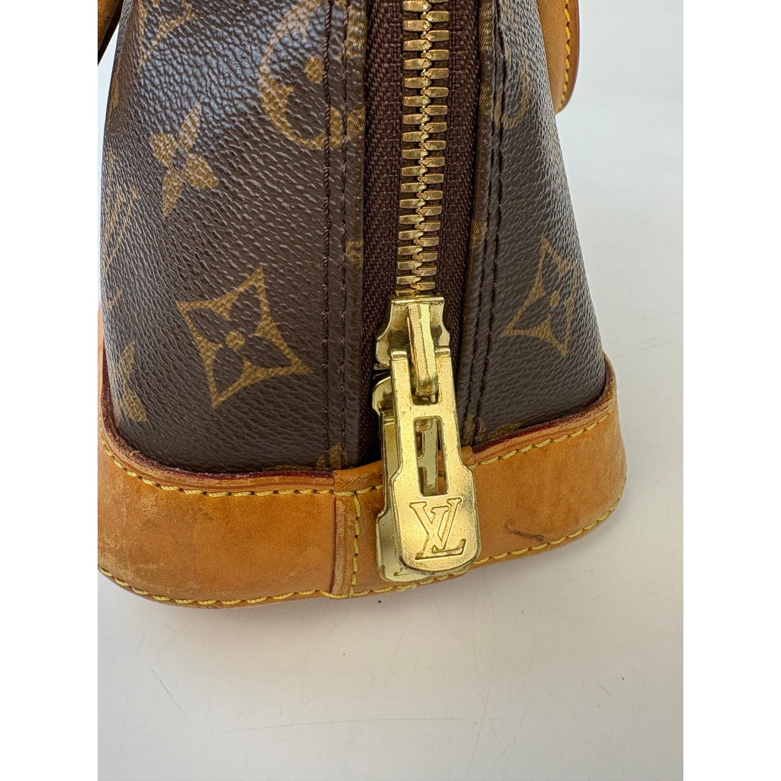 Louis Vuitton Louis Vuitton Alma BB Monogram Canvas Size ONE SIZE - 6 Thumbnail