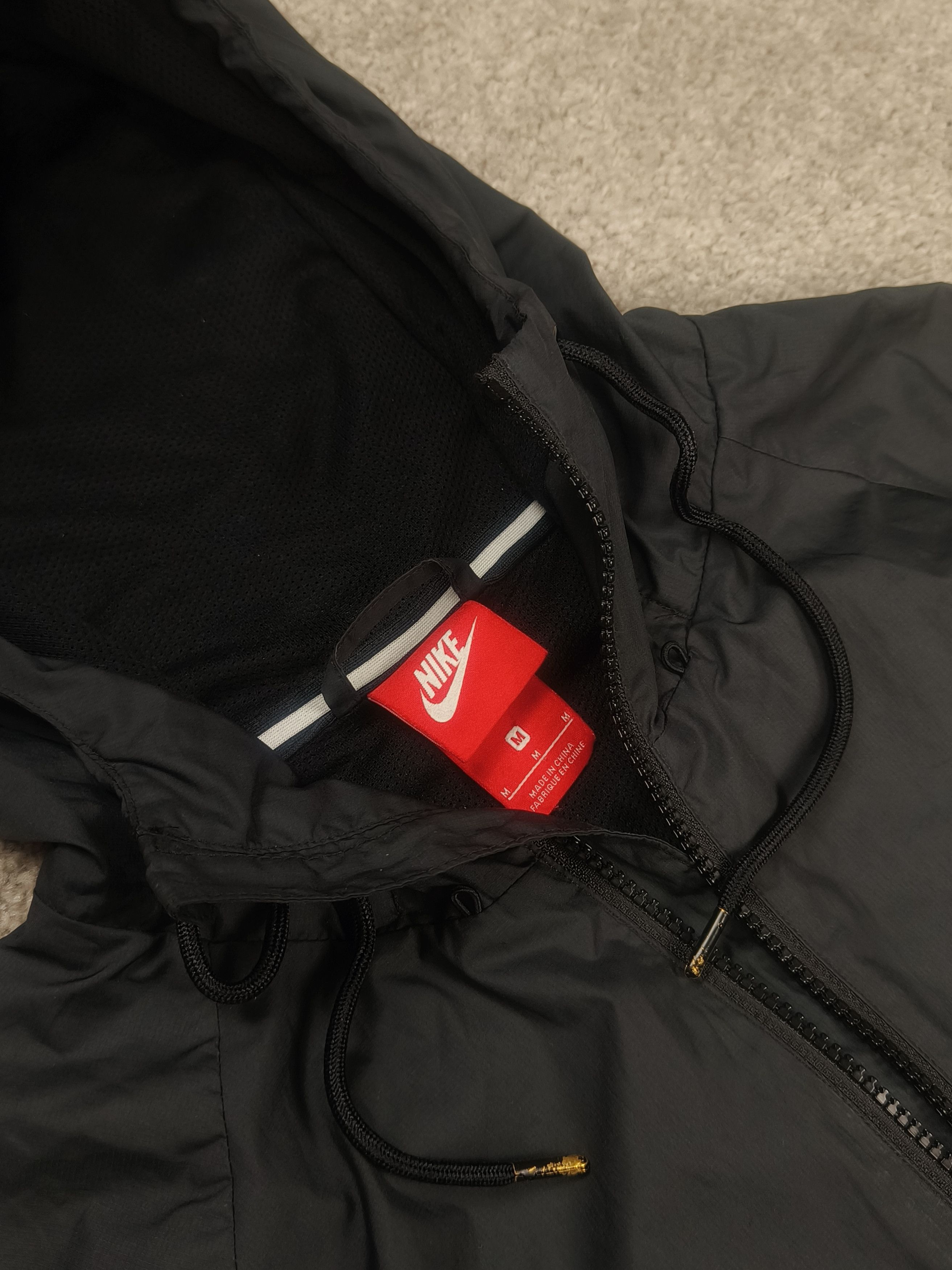 Nike Nike Windrunner Swoosh Lightweight Hooded Windbreaker Jacket Size M / US 6-8 / IT 42-44 - 2 Thumbnail