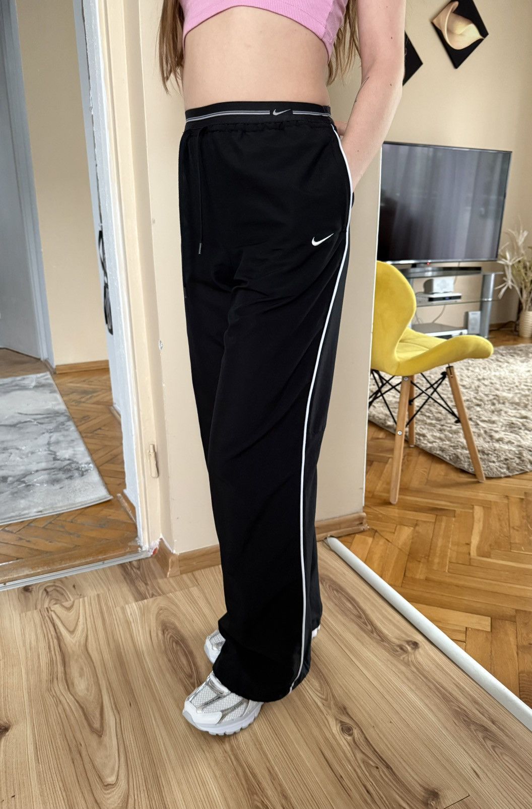 Nike Vintage 00’s Nike Swoosh Women’s Parachute Track Pants Size 26" / US 2 / IT 38 - 2 Thumbnail