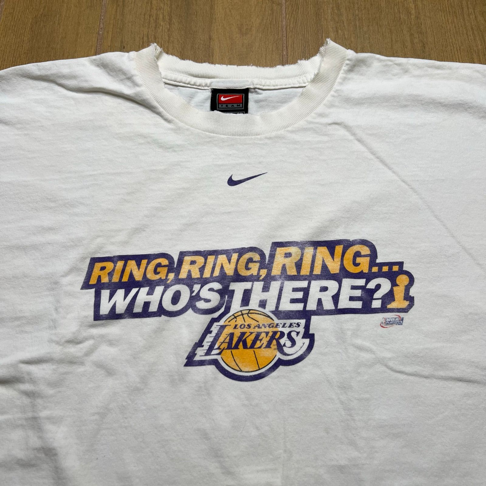 Nike Vintage Nike LA Lakers Ring Ring Ring Who’s There T Shirt XL Size US XL / EU 56 / 4 - 2 Thumbnail