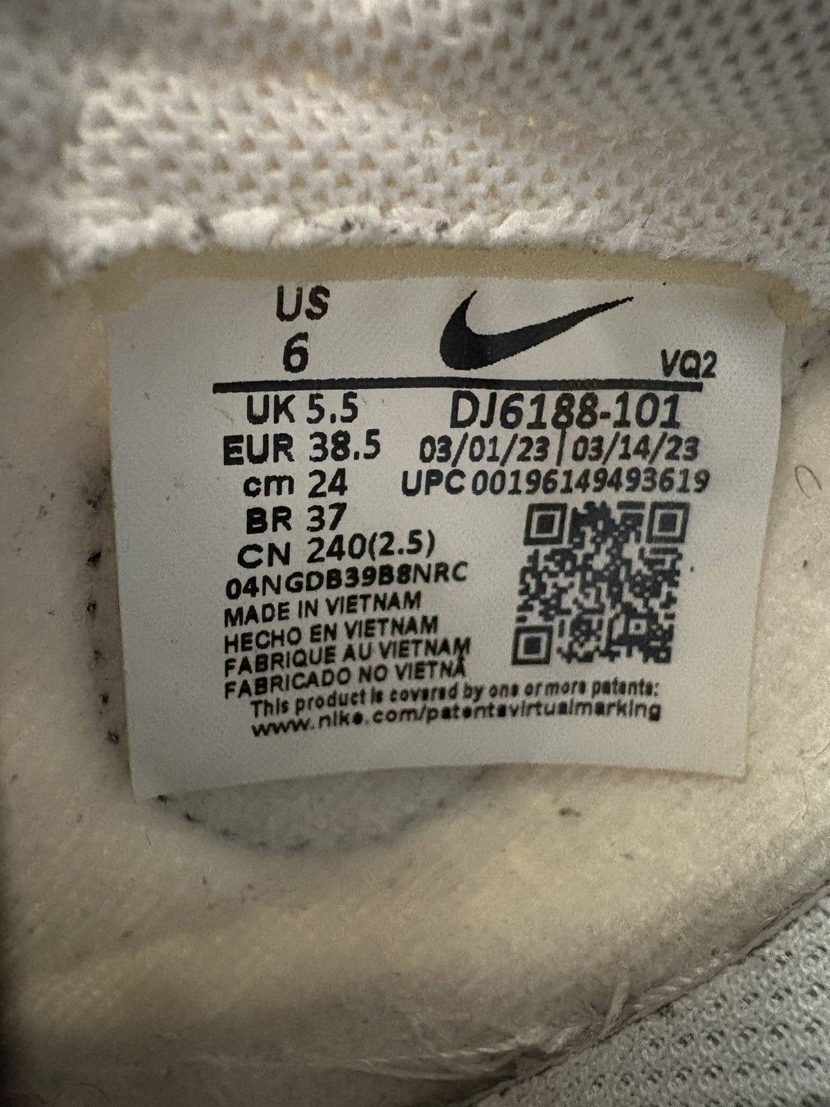 Nike Reverse Panda Dunks | Size 6 | Pre-Owned Size US 6 / EU 39 - 8 Thumbnail