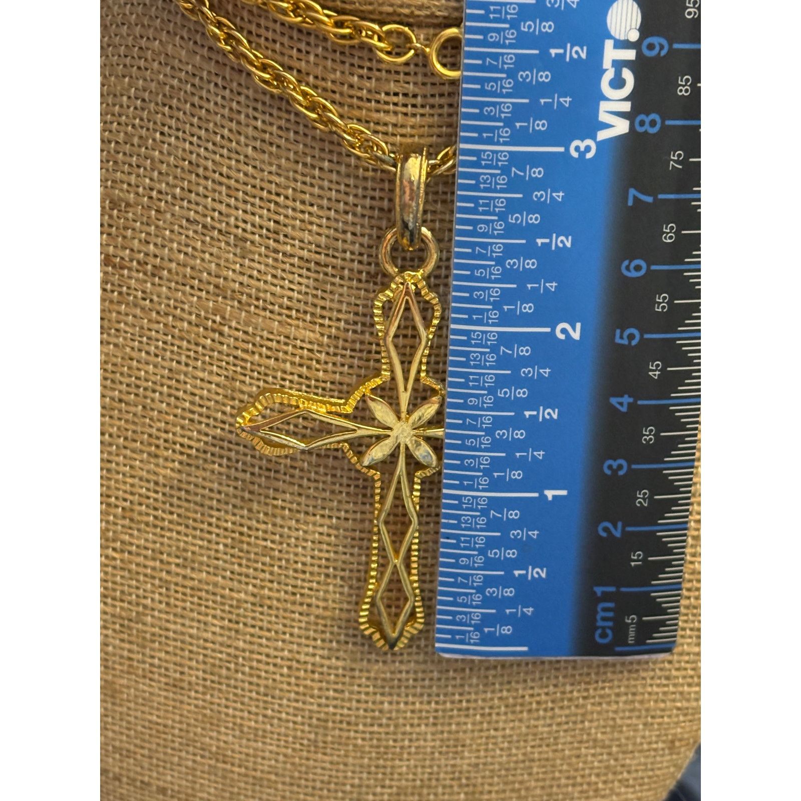 Other Vintage Gold Tone Cross Pendant Necklace 24 Inch Chain Size ONE SIZE - 7 Thumbnail