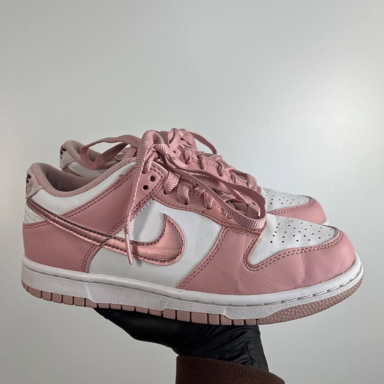 Nike Nike Dunk Low Pink White Sneakers Womens Size 5Y Eu 37.5 Size US 5 / IT 35 - 4 Thumbnail