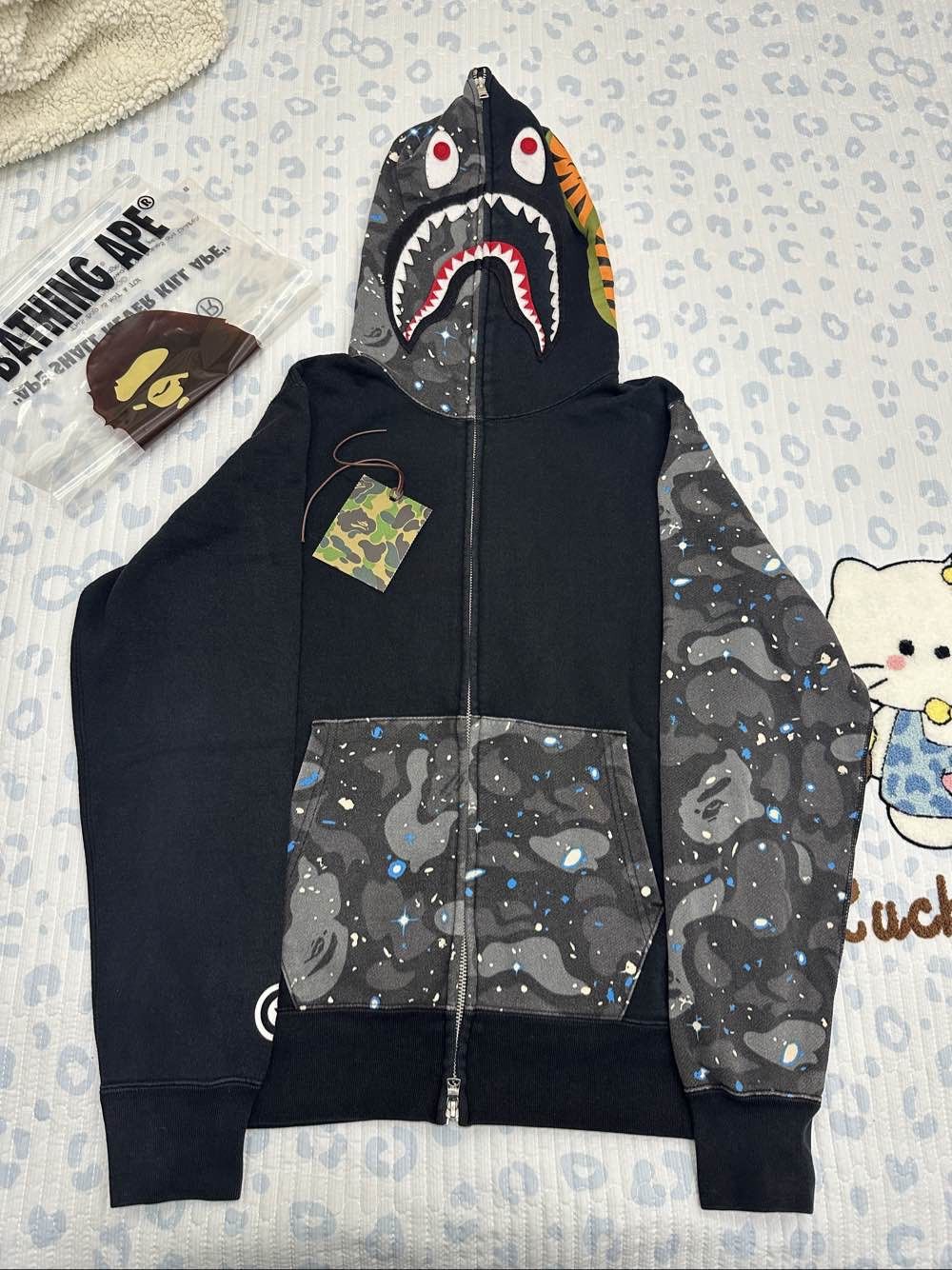 Bape A Bathing Ape Space Camo Shark Hoodie Size M Size US M / EU 48-50 / 2 - 1 Thumbnail