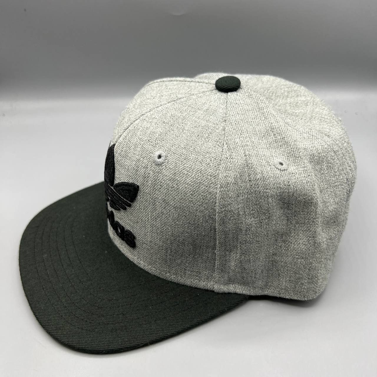 Adidas Adidas Hat Men Gray Black Embroidered Snap Back Cap Size ONE SIZE - 4 Thumbnail