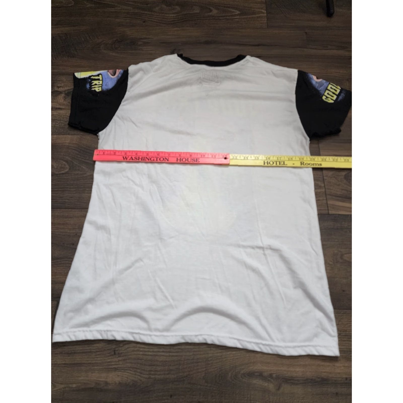 Vintage **Fresh Laundry Mens Alien Spaceship UFO T-Shirt L** User: **Fresh Laundry Mens Alien Spaceship UFO T-Shirt L Regular Fit** Size US L / EU 52-54 / 3 - 2 Thumbnail