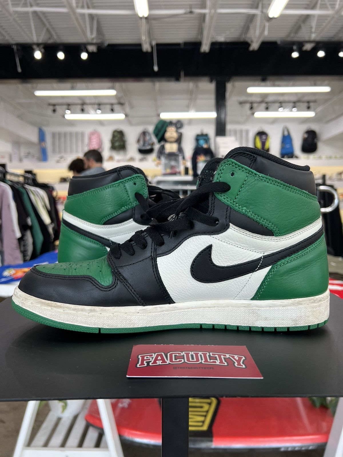 Jordan Brand × Nike Jordan 1 Retro High Pine Green 2018 Size US 10.5 / EU 43-44 - 7 Thumbnail