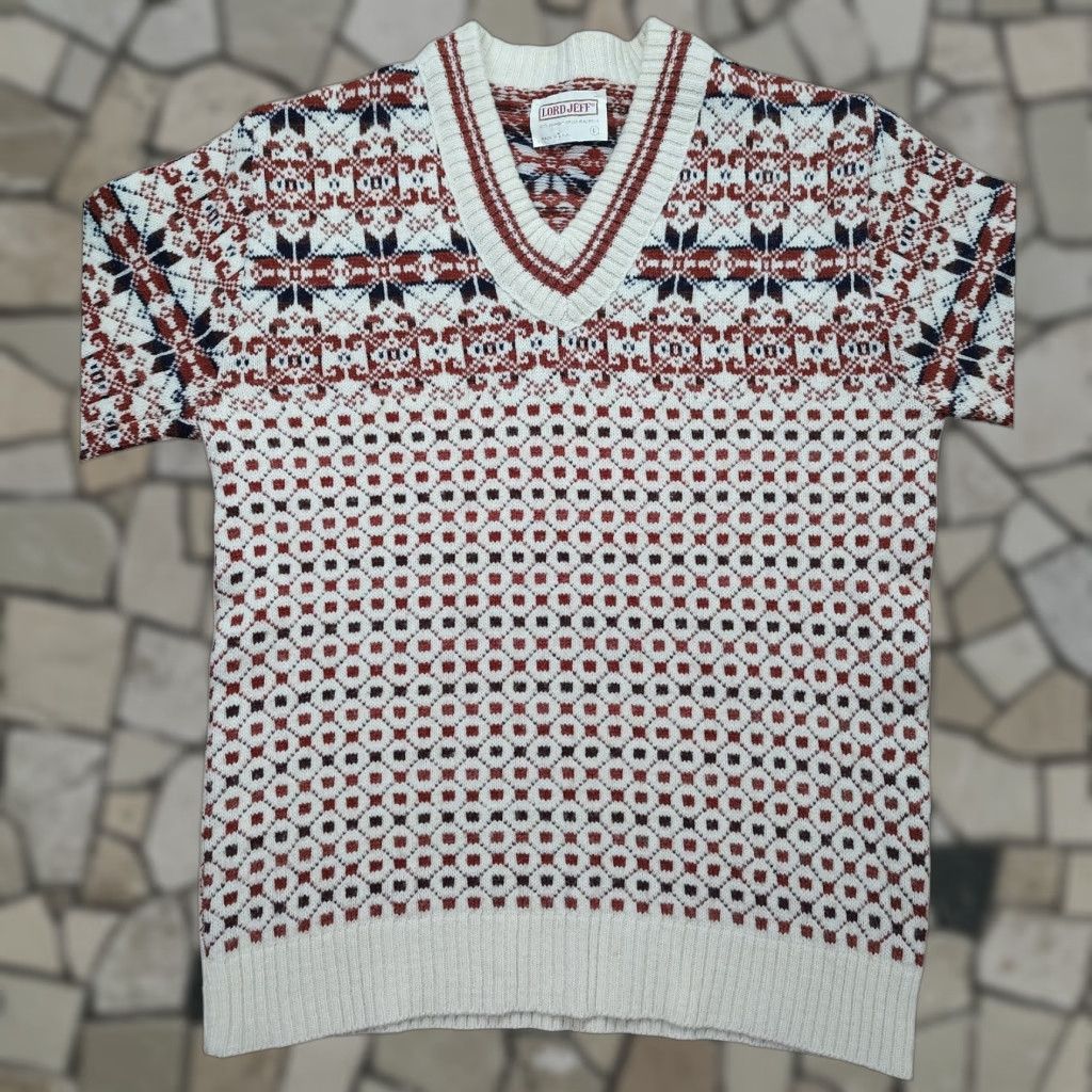 Vintage VINTAGE Lord Jeff Sweater Mens L Beige Red Blue Fair Isle DuPont Orlon Acrylic V-Neck Pullover Ski USA Classic Size US L / EU 52-54 / 3 - 1 Thumbnail