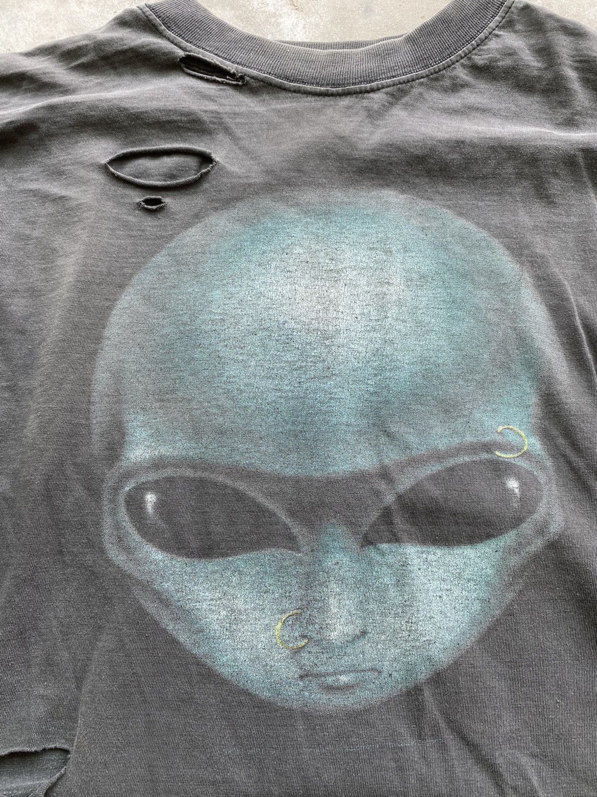 Vintage Sun faded & Distressed Alien 1996 L/S Size US L / EU 52-54 / 3 - 5 Thumbnail