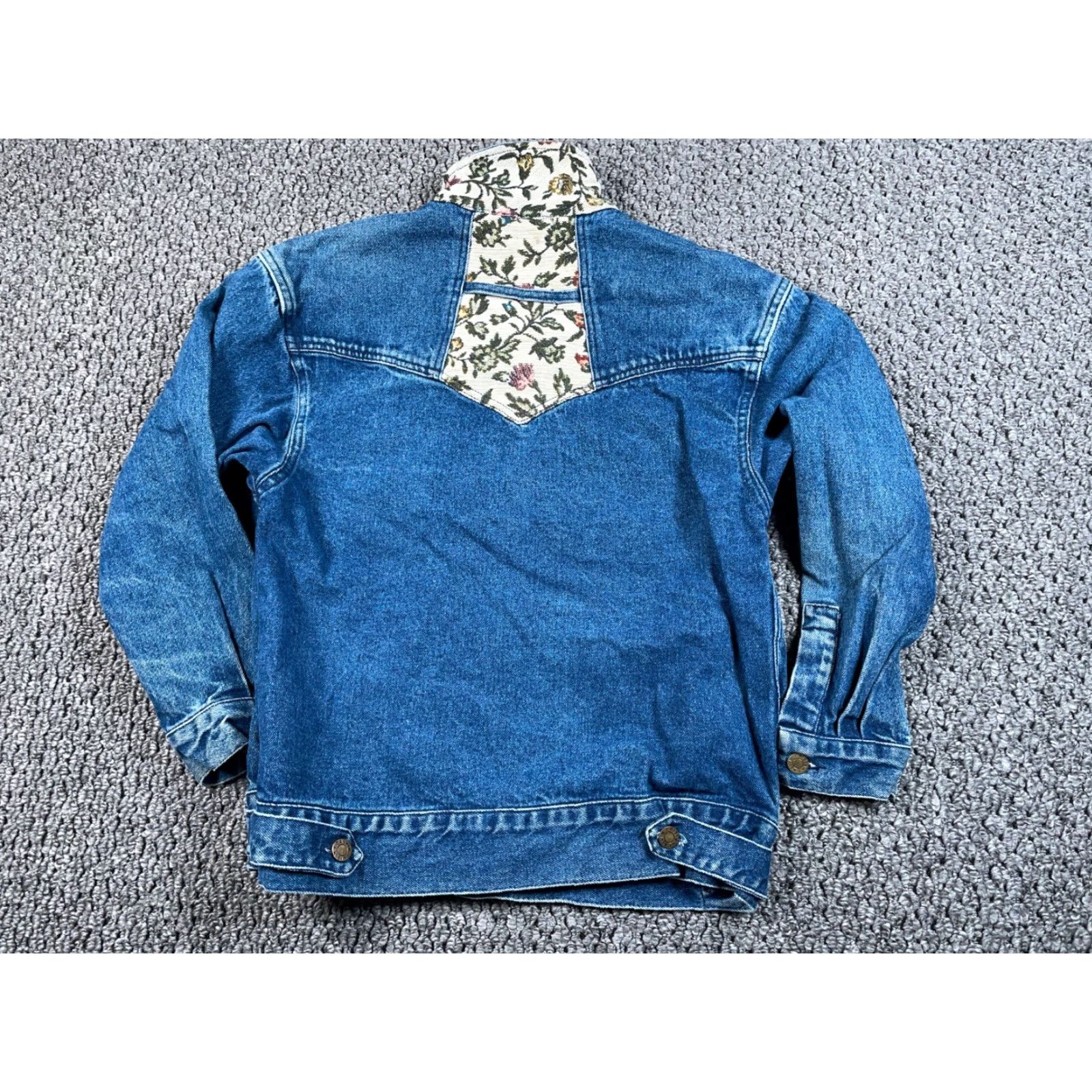 Calvin Klein VINTAGE Calvin Klein Floral Tapestry Jean Jacket Women Small Blue Denim USA Tag Size 28" / US 6 / IT 42 - 2 Thumbnail