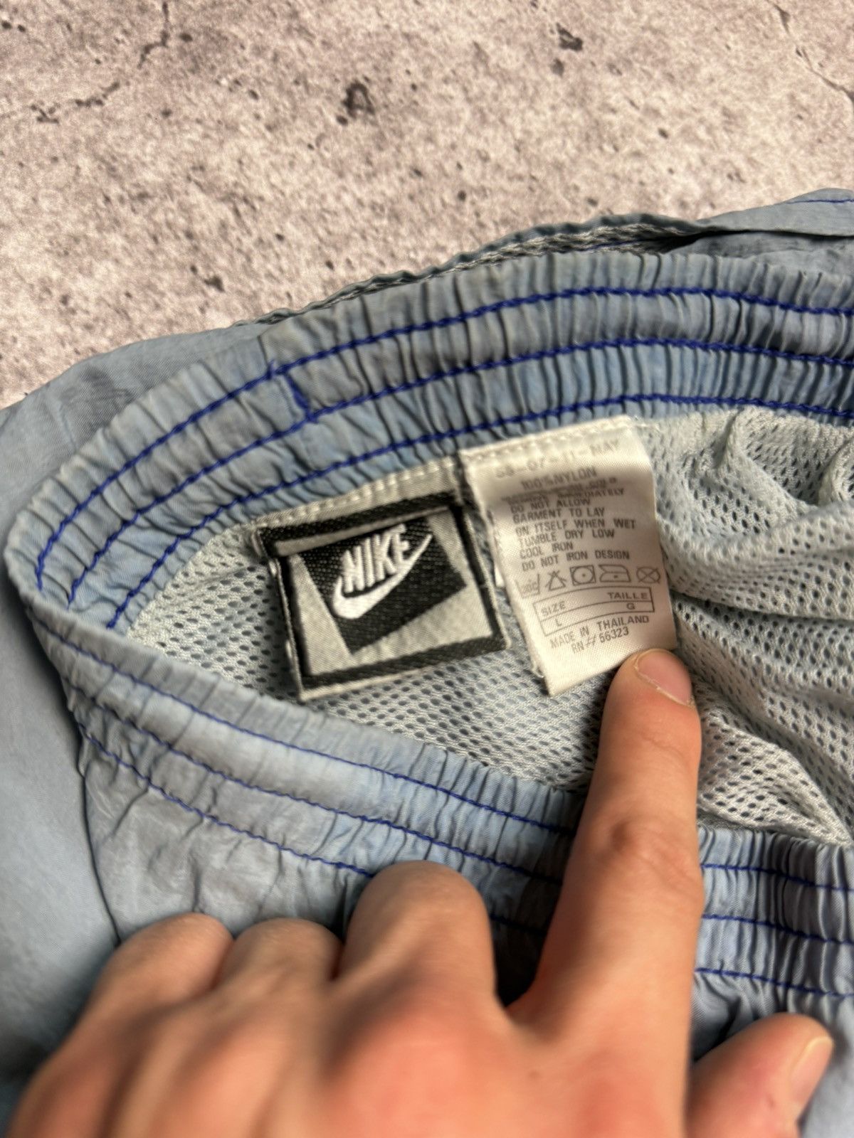 Vintage Vintage Nike Nylon Big Logo Hype Shorts 90s Y2K Size US 33 - 5 Thumbnail
