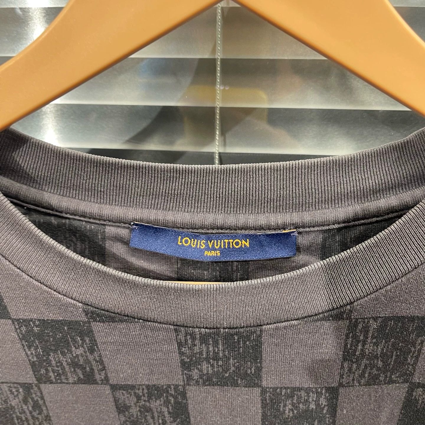 Louis Vuitton LOUIS VUITTON Damier Logo Print SS Tee L NM #11501 Size US L / EU 52-54 / 3 - 3 Thumbnail