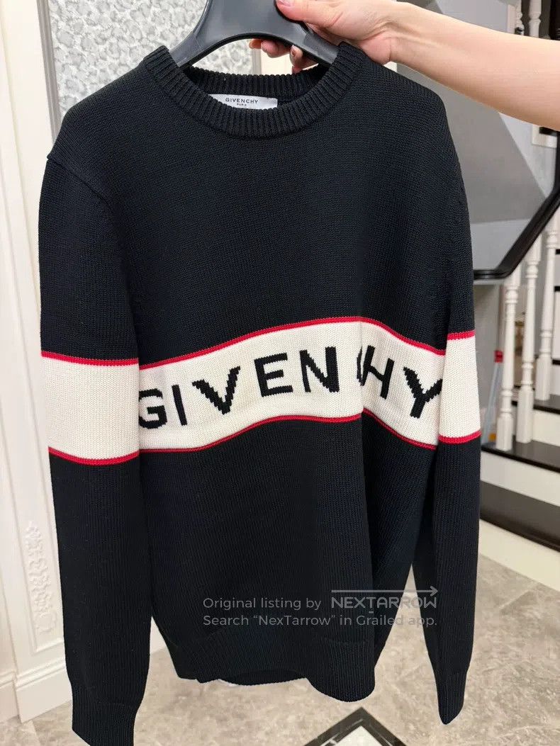 Givenchy Givenchy Merino wool sweater, size M, black with lettering Size US M / EU 48-50 / 2 - 1 Thumbnail