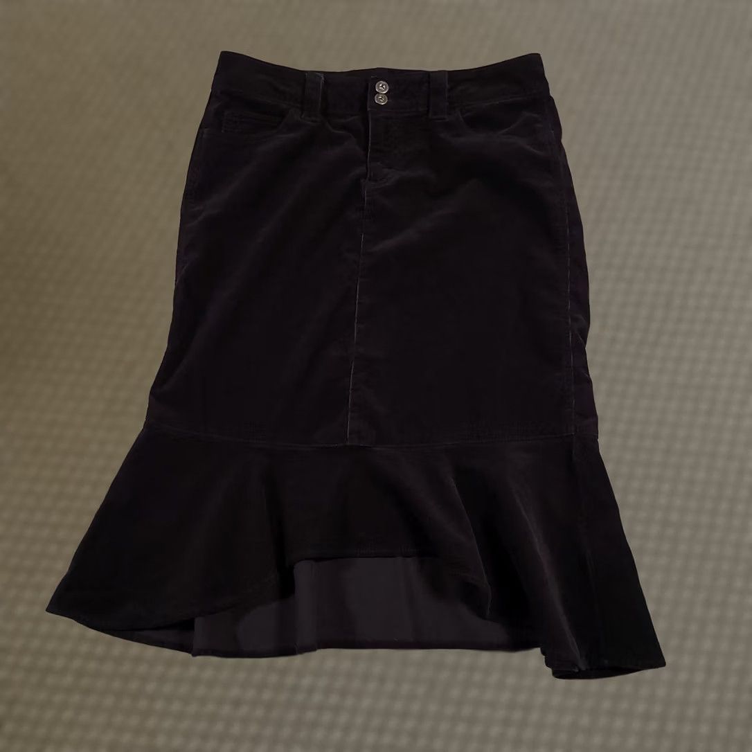 Lee Lee Copper Stretch Corduroy Midi Skirt Women's 9 Black Pockets High-Low Flare, 9, Corduroy, Midi, Black, Lee, Skirt, Women Size 30" / US 8 / IT 44 - 1 Thumbnail