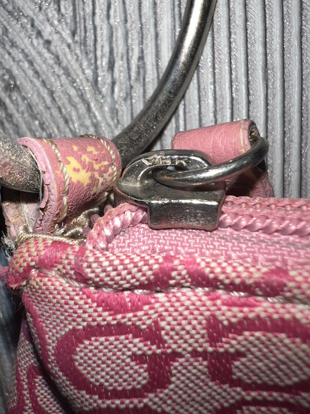 Guess Guess vintage Y2K Mini Monogrammed handbag Studded Size ONE SIZE - 9 Thumbnail