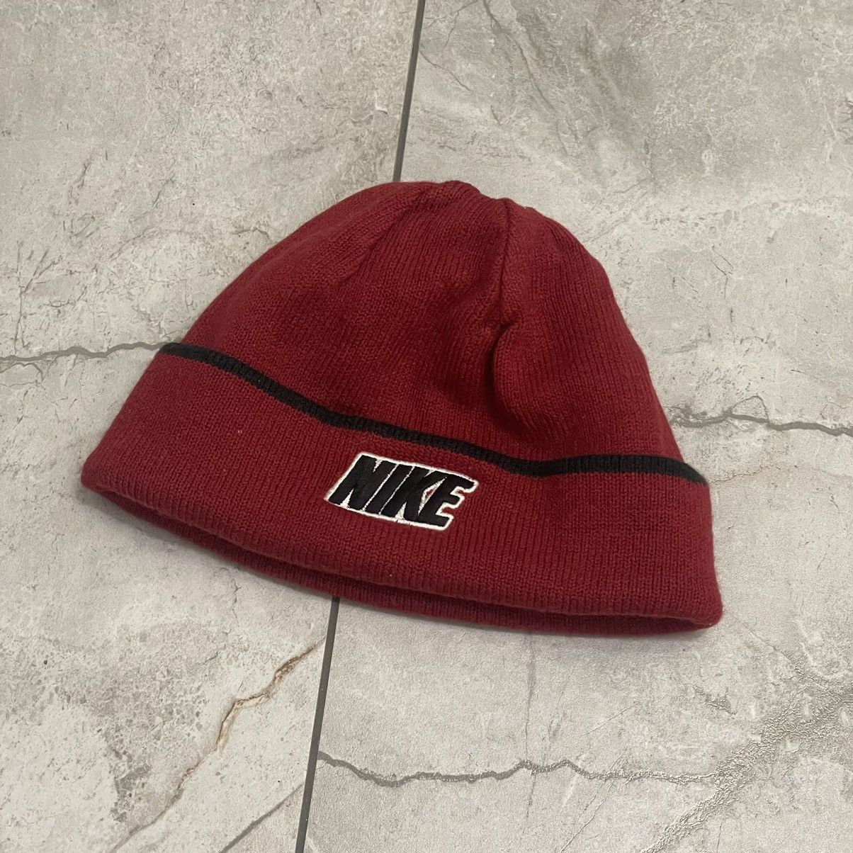Nike Nike Double side beanie hat y2k black and red Size ONE SIZE - 1 Thumbnail