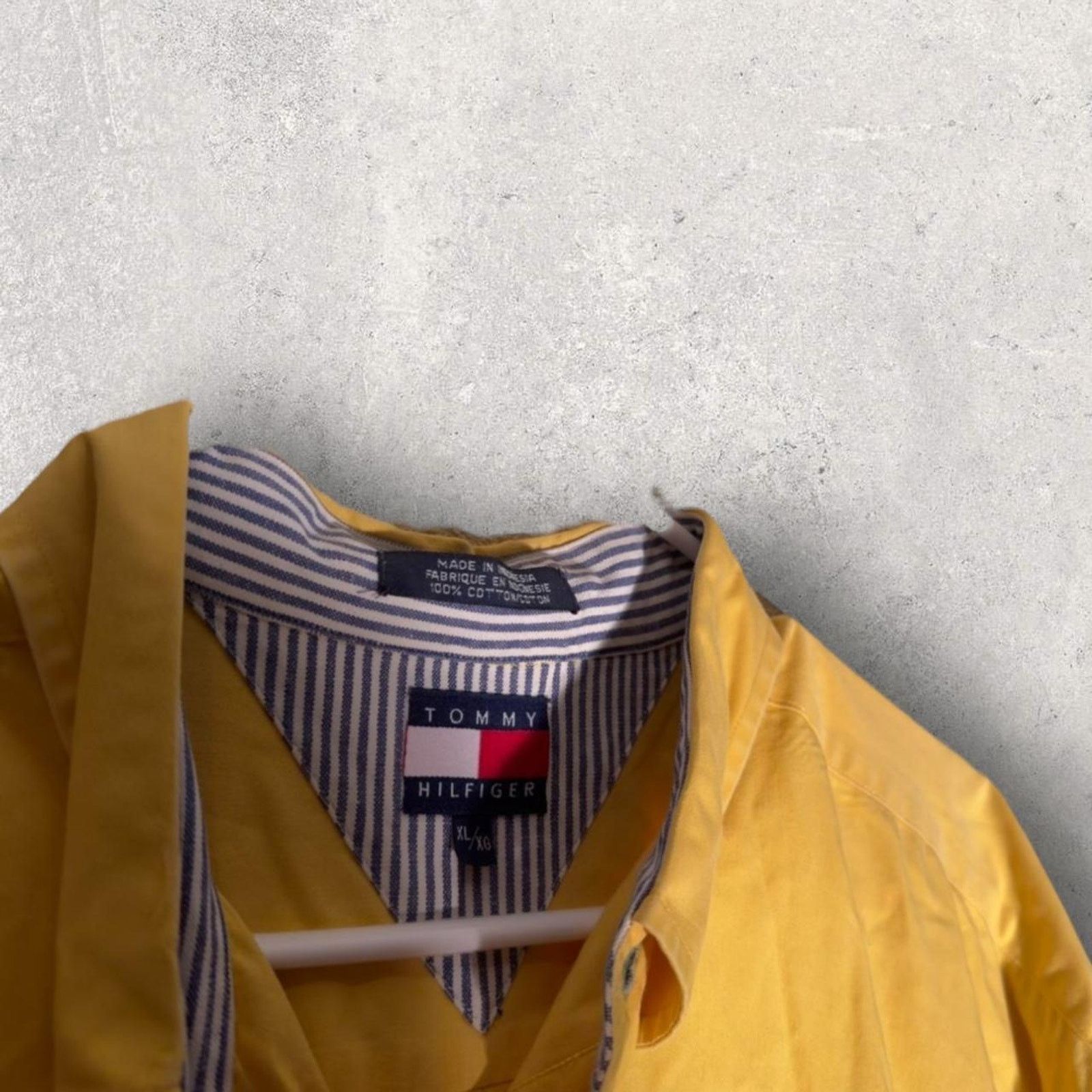 Tommy Hilfiger × Vintage Vintage Tommy Hilfiger Button-Up Shirt Size US XL / EU 56 / 4 - 2 Thumbnail