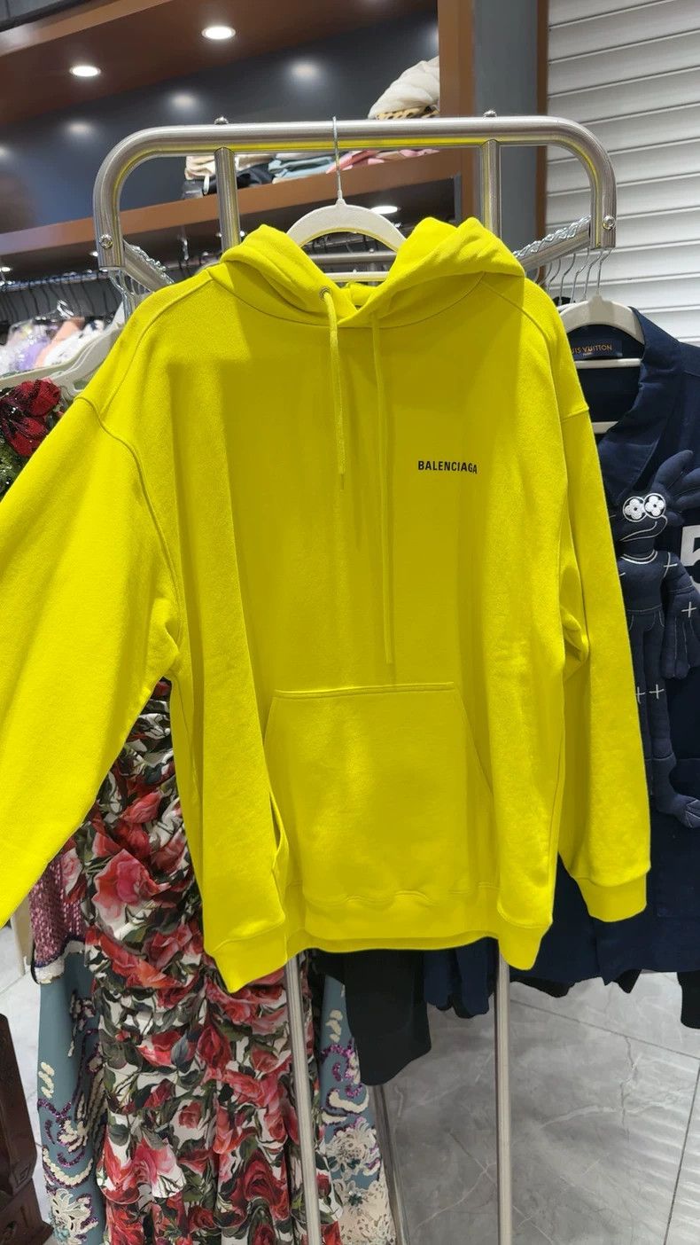 Balenciaga Balenciaga Fluorescent yellow hooded sweatshirt with logo Size US S / EU 44-46 / 1 - 1 Thumbnail