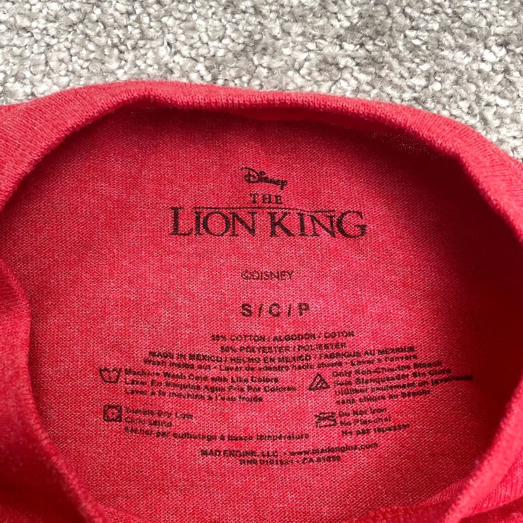 Disney Disney Lion King Hakuna Matata T-Shirt Womens Small Red Crew Neck Graphic Tee Size S / US 4 / IT 40 - 4 Thumbnail