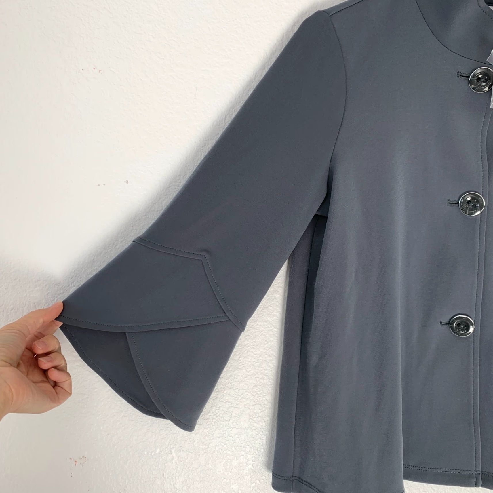 Vintage Susan Graver Gray Bell Flare Sleeve Cape Jacket XXS NWOT Jacket Women's, Casual, Gray, XXS, Susan Graver, 38" Chest, 14" Shoulder, 22.75" Length Size XXS / US 00 / IT 34 - 2 Thumbnail