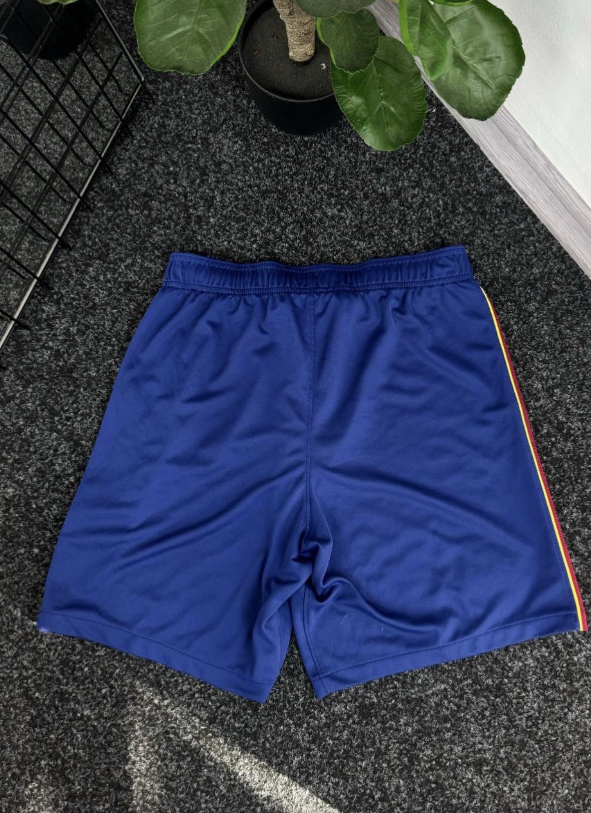 Nike Nike Barcelona jersey shorts football blokecore Size US 36 / EU 52 - 2 Thumbnail
