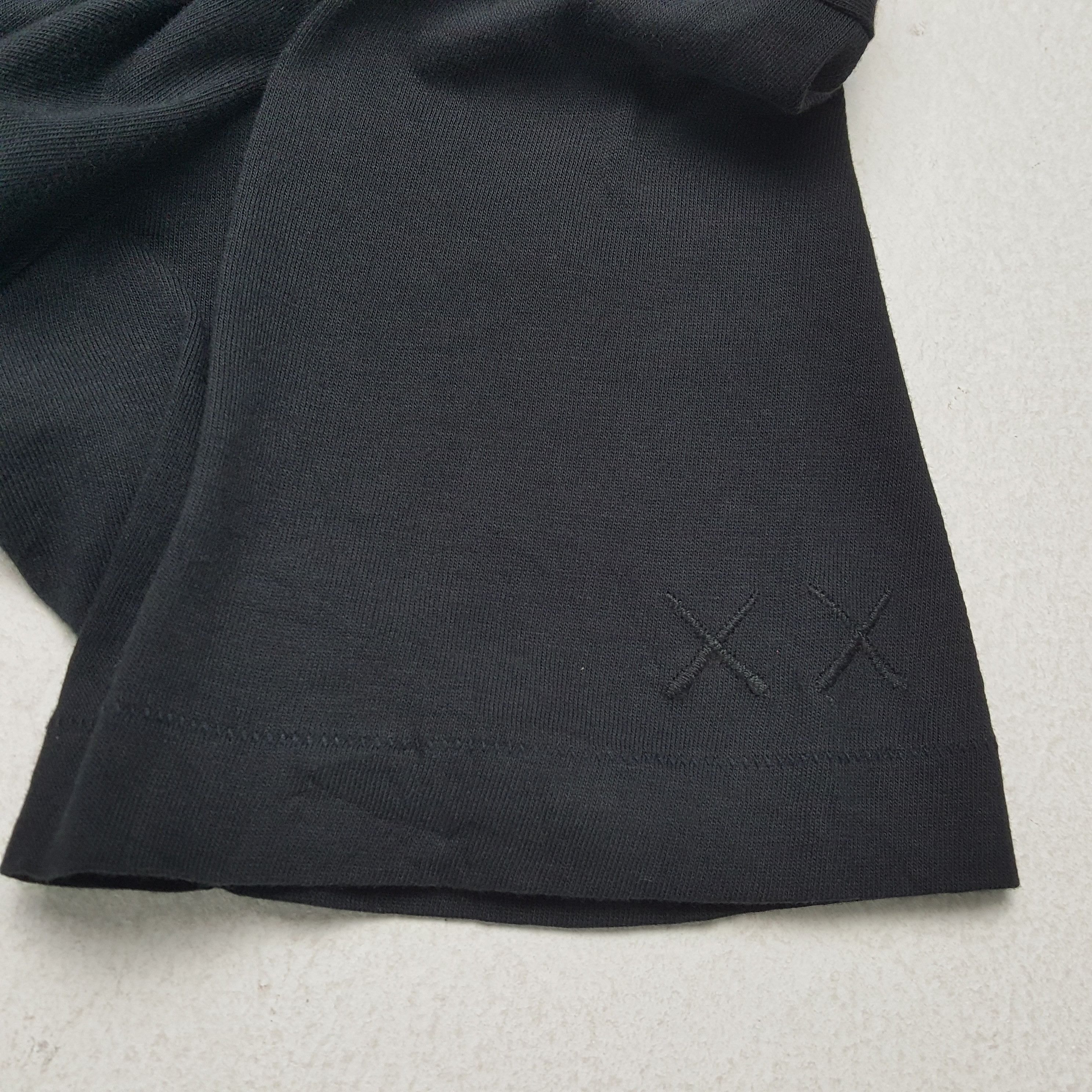 Kaws × Uniqlo KAWS X Japanese Brand Big Design Streetwear Tshirt Size US M / EU 48-50 / 2 - 5 Thumbnail