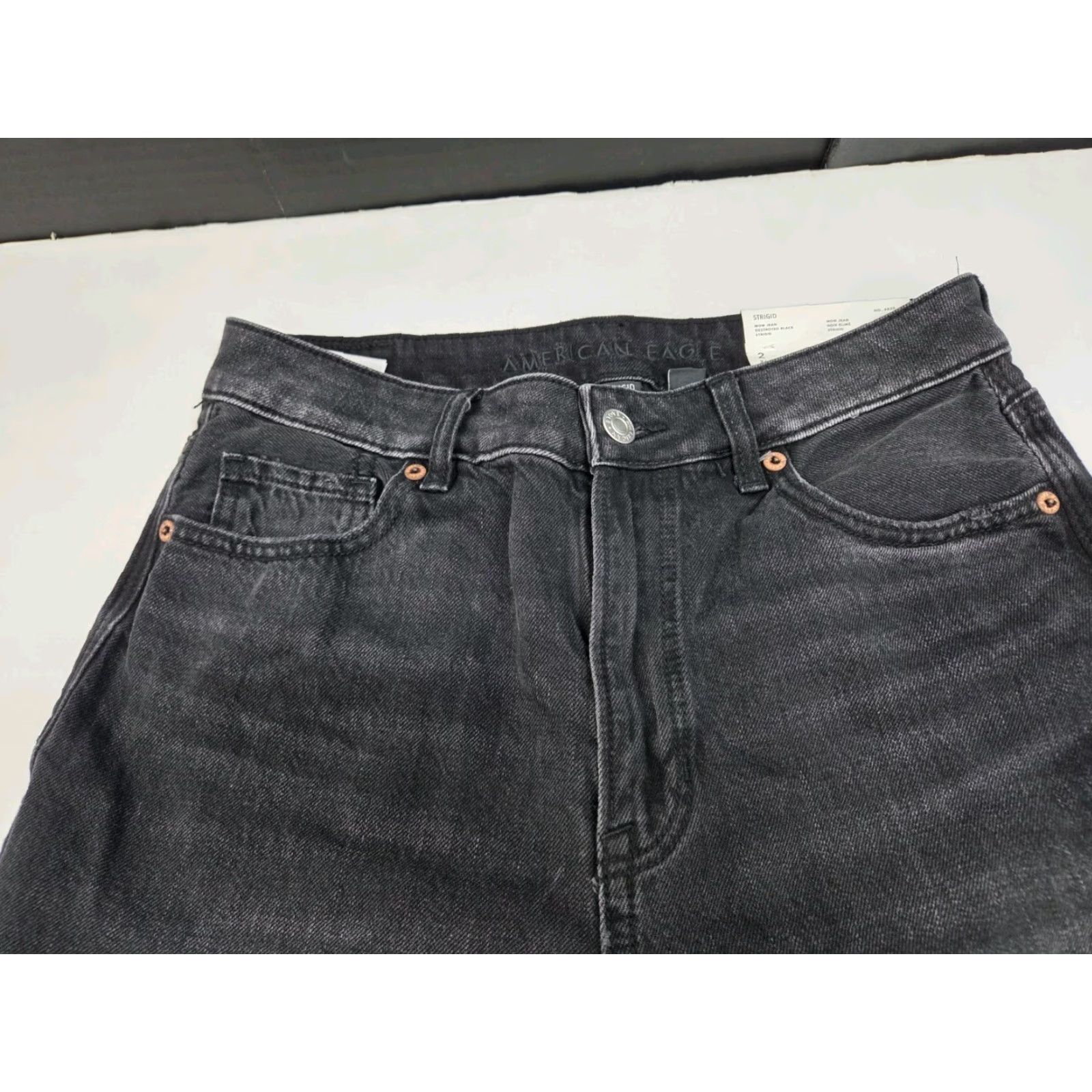 American Eagle Outfitters VINTAGE NWT American Eagle Strigid Super High Rise Destroyed Blk Mom Jean Size 2 #8084 Size 26" / US 2 / IT 38 - 3 Thumbnail