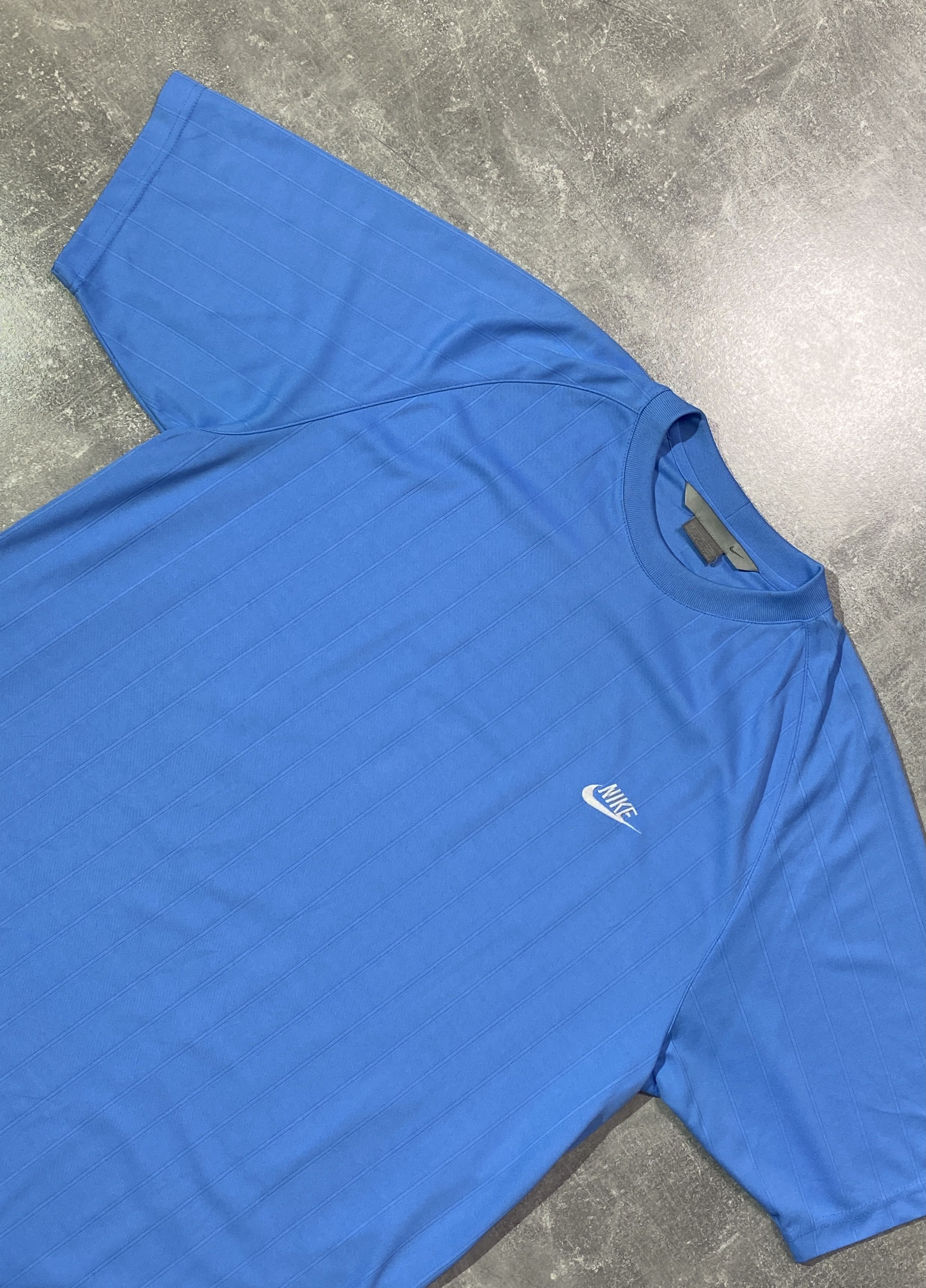 Nike Vintage 00s Nike Blue T-shirt Size US L / EU 52-54 / 3 - 2 Thumbnail