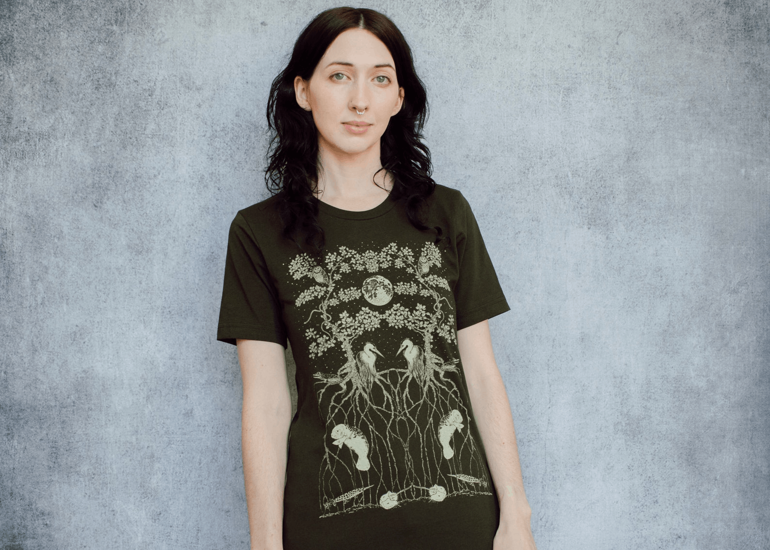 Designer × Vintage Honey Bee and Crescent Moon Floral Unisex Black T-Shirt Size US M / EU 48-50 / 2 - 4 Thumbnail