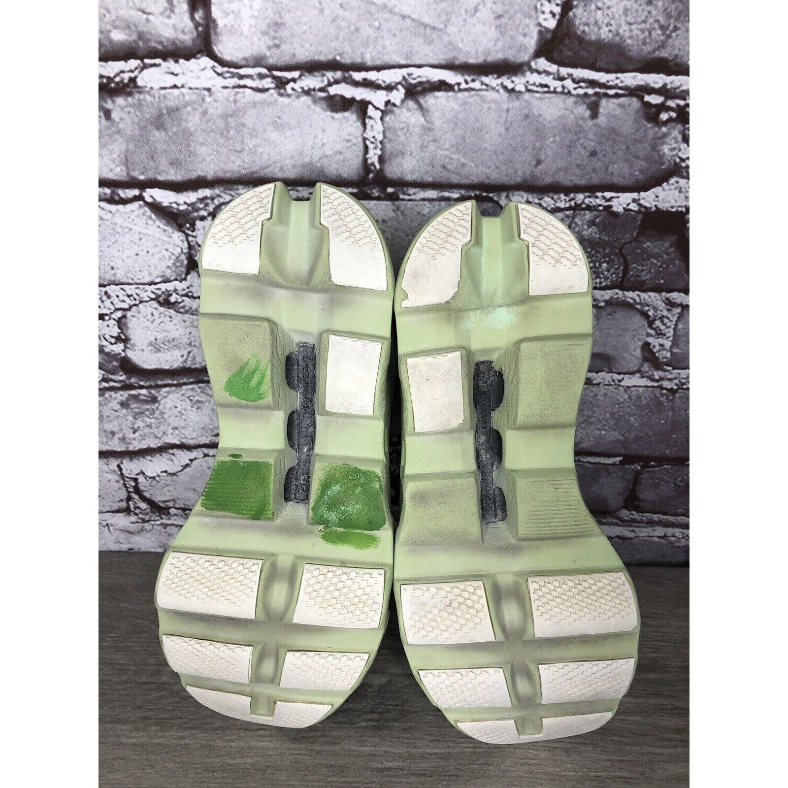 On On Cloud Wide Lime Green Gray White LaceUp Gym Running Shoes Size US 8 / IT 38 - 9 Thumbnail