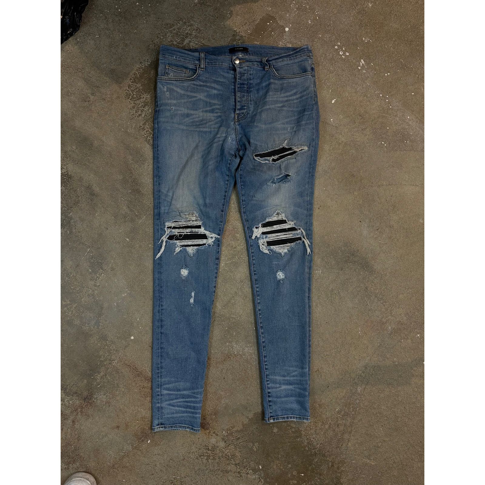 Amiri Amiri MX1 Light Wash Black Patch (Repaired) Used 38 Size US 38 / EU 54 - 1 Thumbnail