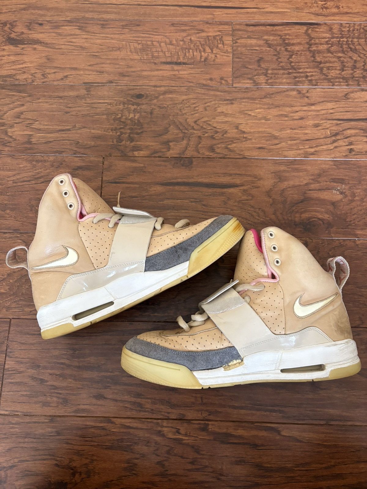 Nike Air Yeezy Net-Tan 2009 - Main Image