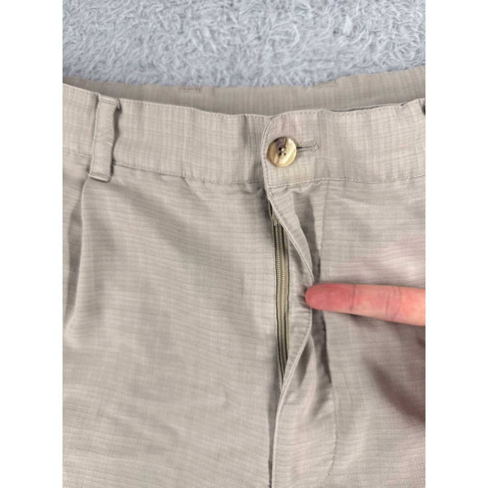 Vintage Greg Norman Men Shorts Casual Chino 34 Beige Plaid Pleated Rayon Polyester 5-Pocket 8in Inseam Golf Size US 34 / EU 50 - 6 Thumbnail