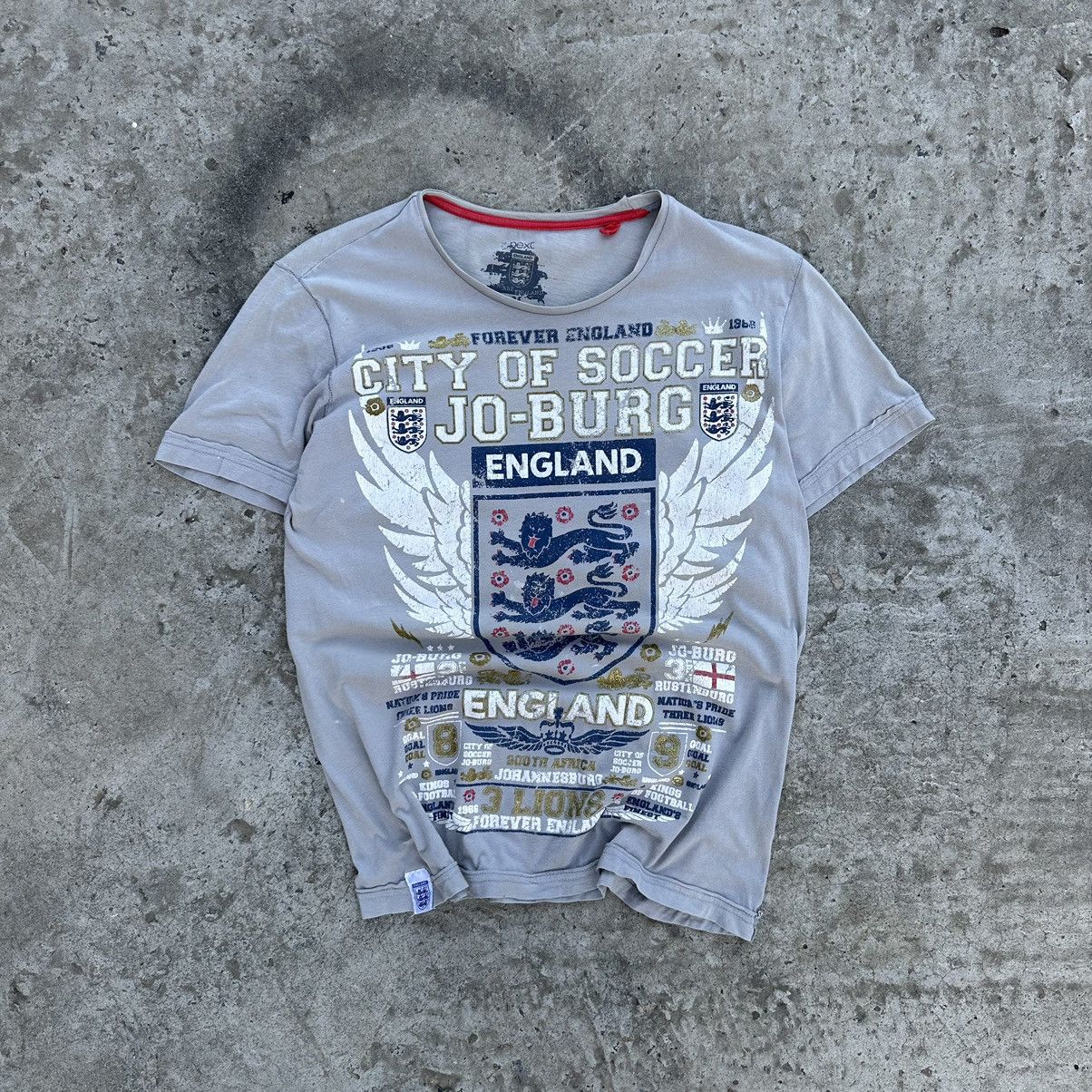 Vintage Vintage T-shirts England Big Logo Y2K Style UsA 00s Size US M / EU 48-50 / 2 - 1 Thumbnail
