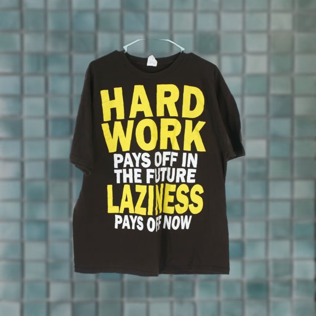 Gildan HARD WORK PAYS OFF IN THE FUTURE Graphic Print Black T Shirt XL Gildan Tag Mens T-Shirt Size US XL / EU 56 / 4 - 1 Thumbnail