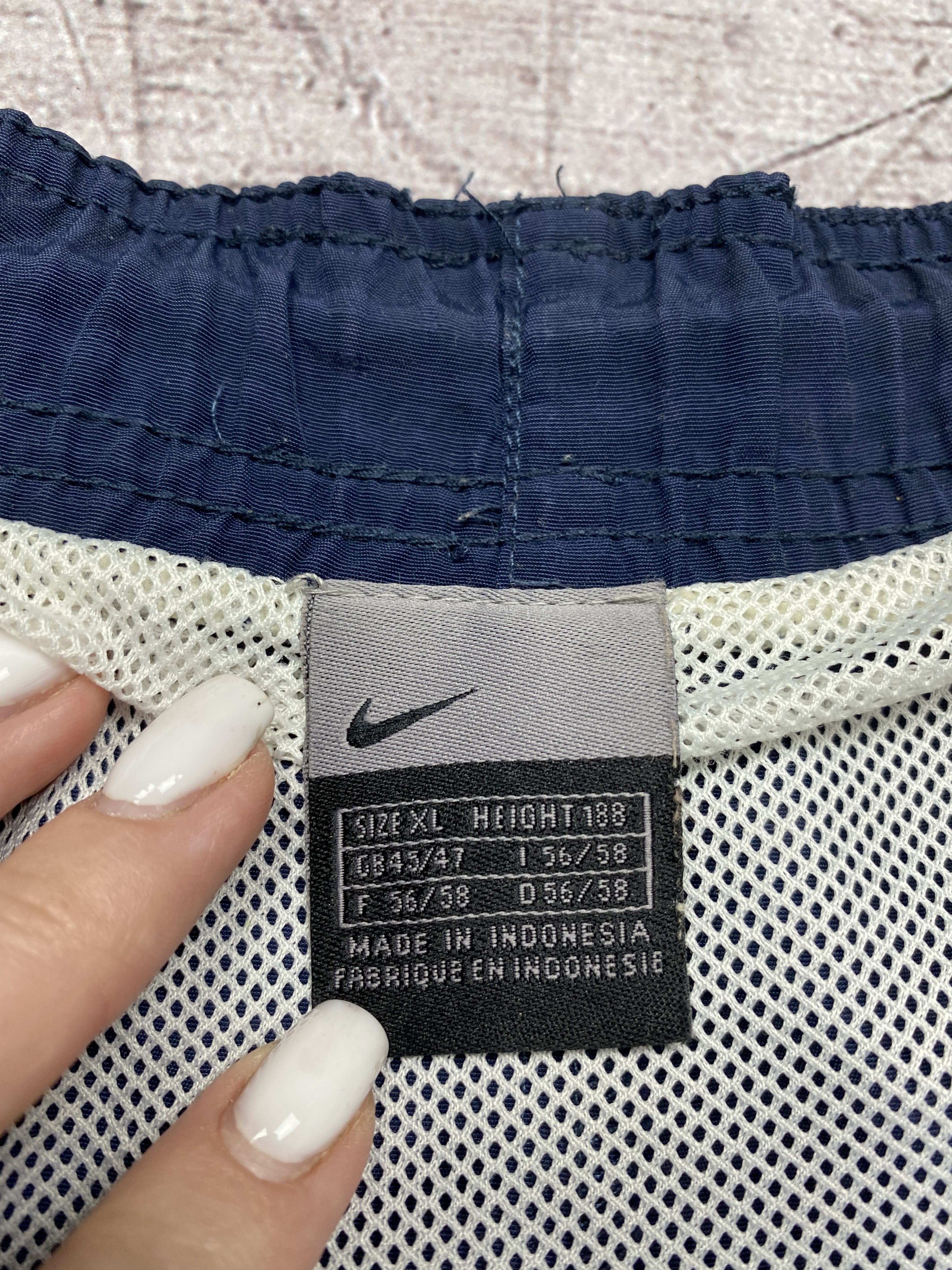 Nike Nike Vintage Mens Shorts Size US 36 / EU 52 - 4 Thumbnail