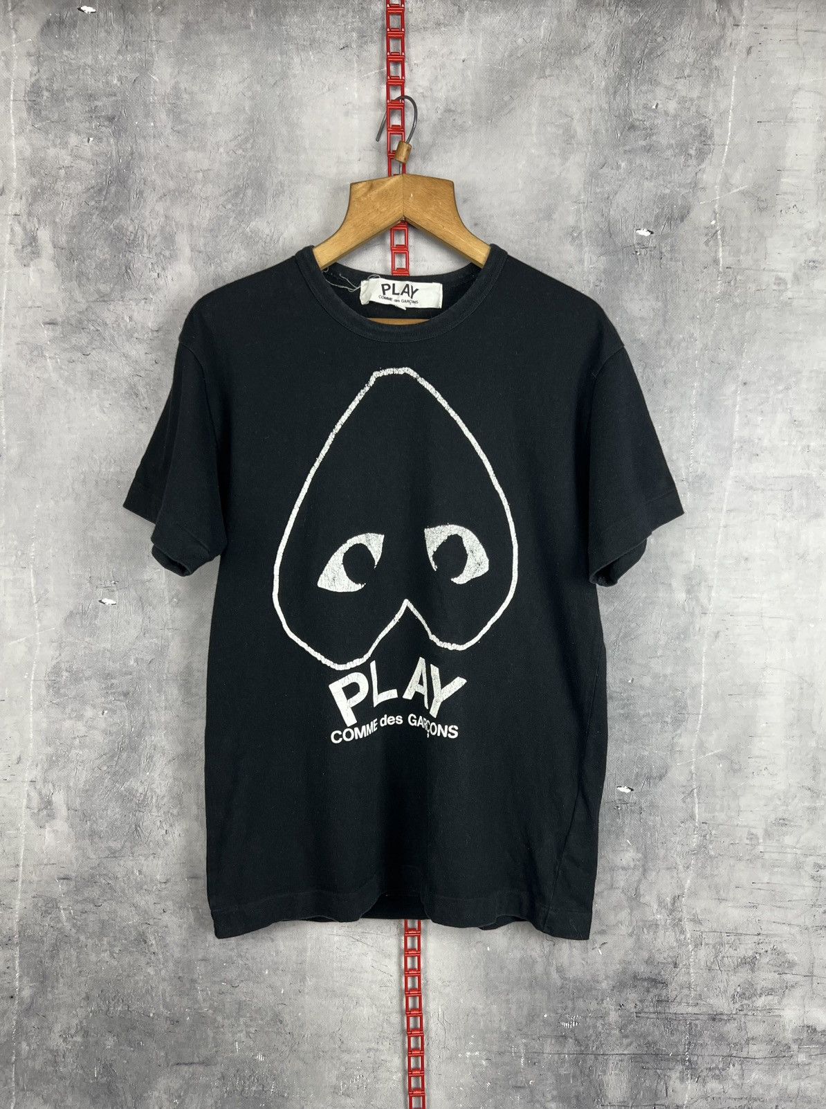 Comme des Garcons Comme Des Garcos PLAY Inverted Heart Logo Graphic Size L Size US L / EU 52-54 / 3 - 1 Thumbnail