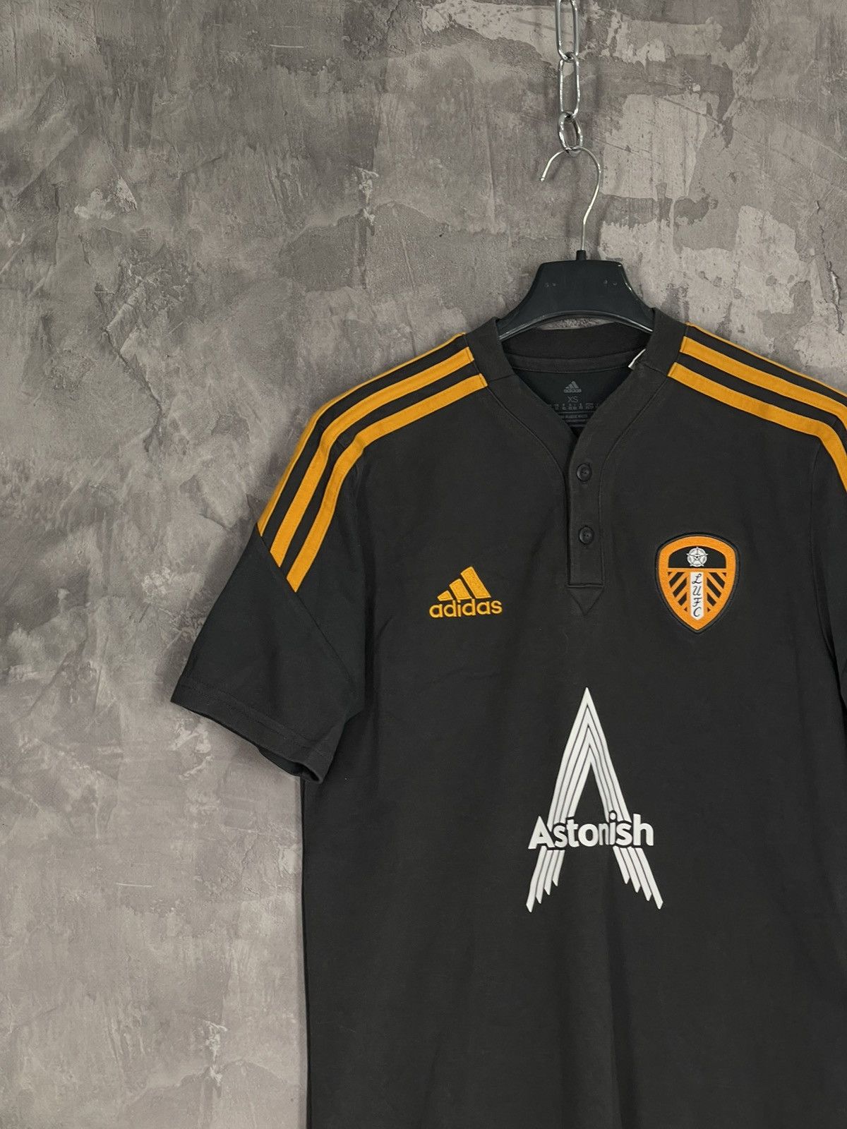 Adidas × Vintage Adidas Leeds United 2022 soccer jersey Size US XS / EU 42 / 0 - 3 Thumbnail