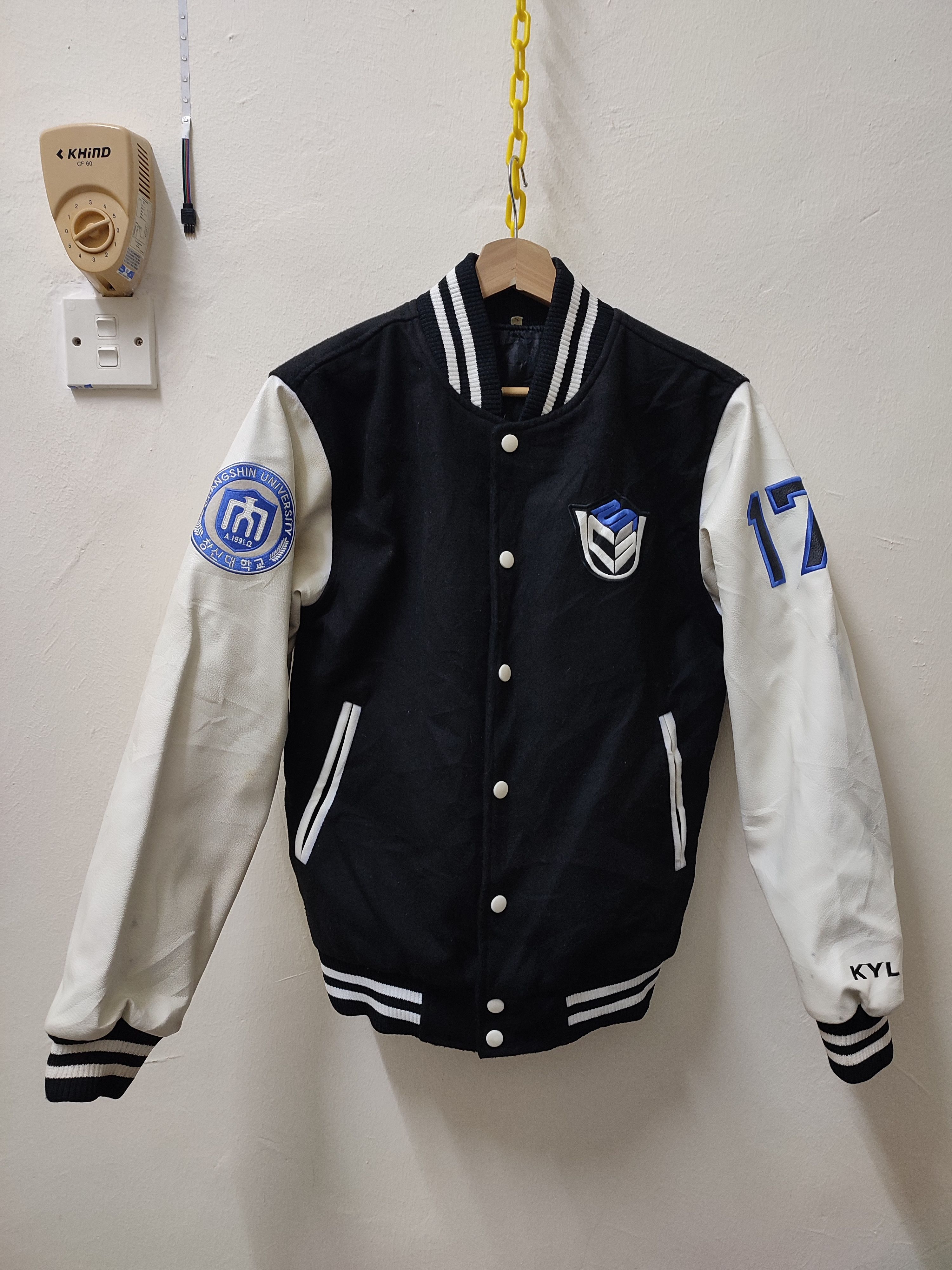 Vintage MUSIC VARSITY UNIV. CHANGSHIN LEATHER SLEEVE VINTAGE Size US S / EU 44-46 / 1 - 2 Thumbnail