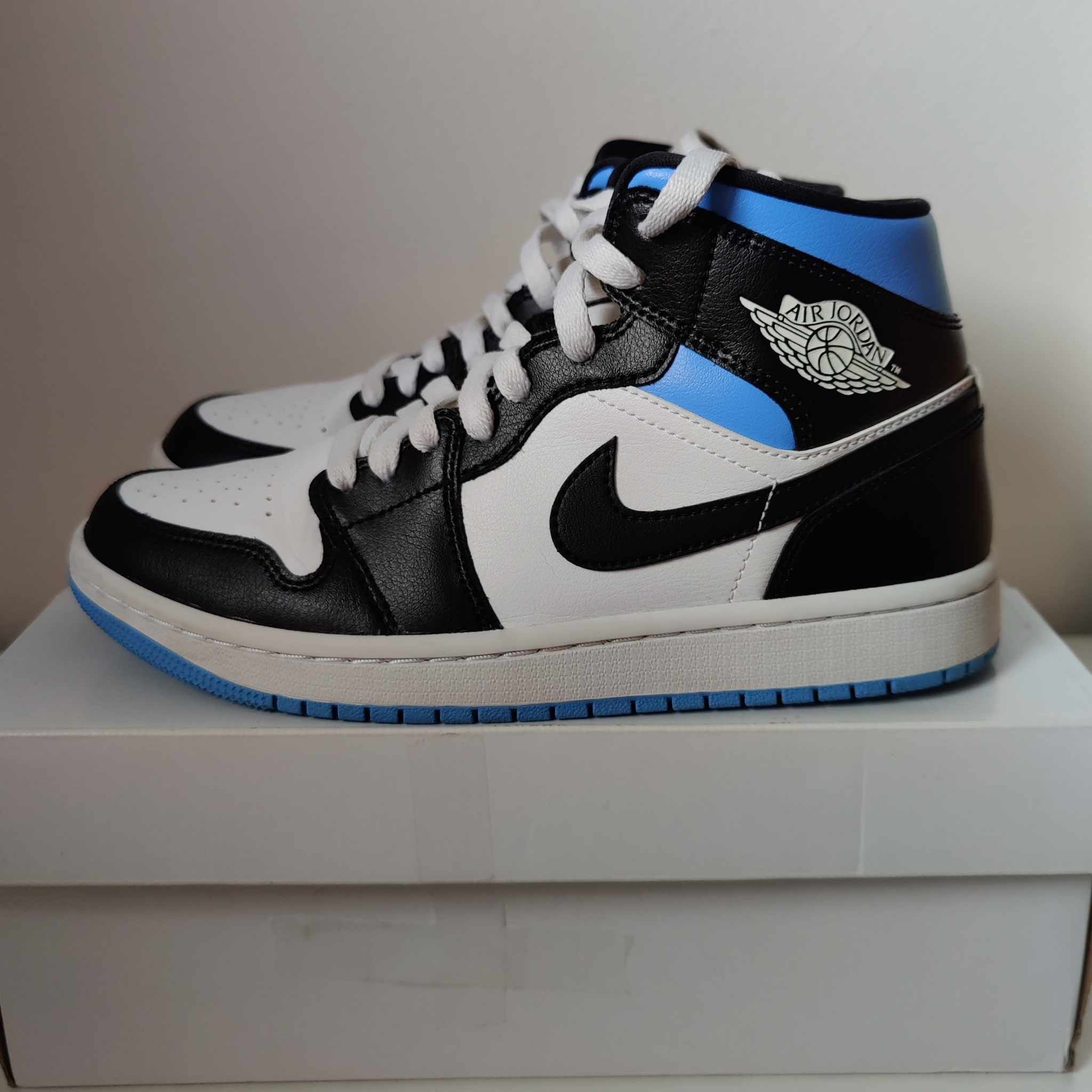 Jordan Brand Wmns Air Jordan 1 Mid University Blue - Size 7.5 Size US 7.5 / IT 37.5 - 1 Thumbnail