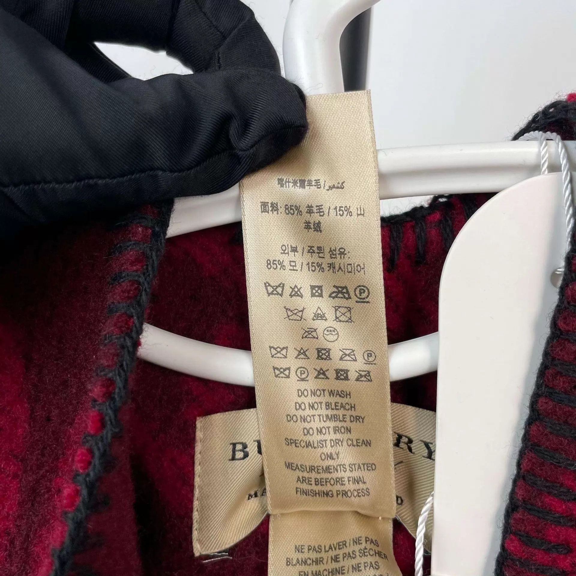 Burberry Burberry Red Cape 260221CXHAB32 Size ONE SIZE - 5 Thumbnail