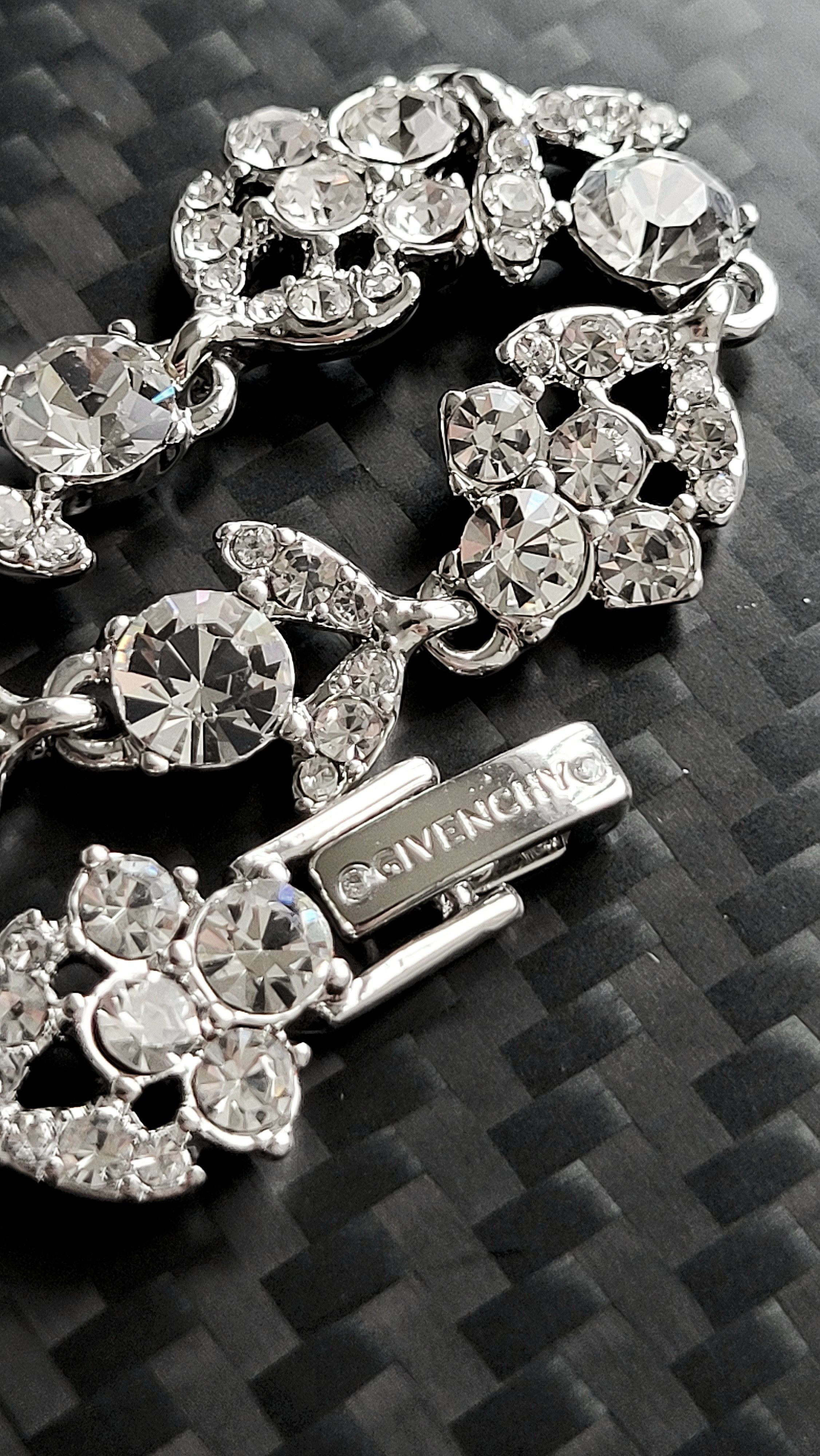 Givenchy 💎 Silver Crystal Clover Leaf Cluster Bracelet 🌿 Size ONE SIZE - 3 Thumbnail