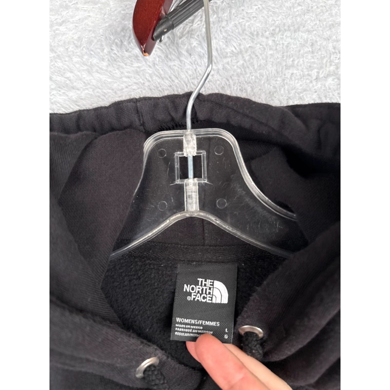 The North Face The North Face Hoodie Womens Large Black Pullover Cotton Blend Fleece Logo Pocket Hooded Sweater Size L / US 10 / IT 46 - 6 Thumbnail