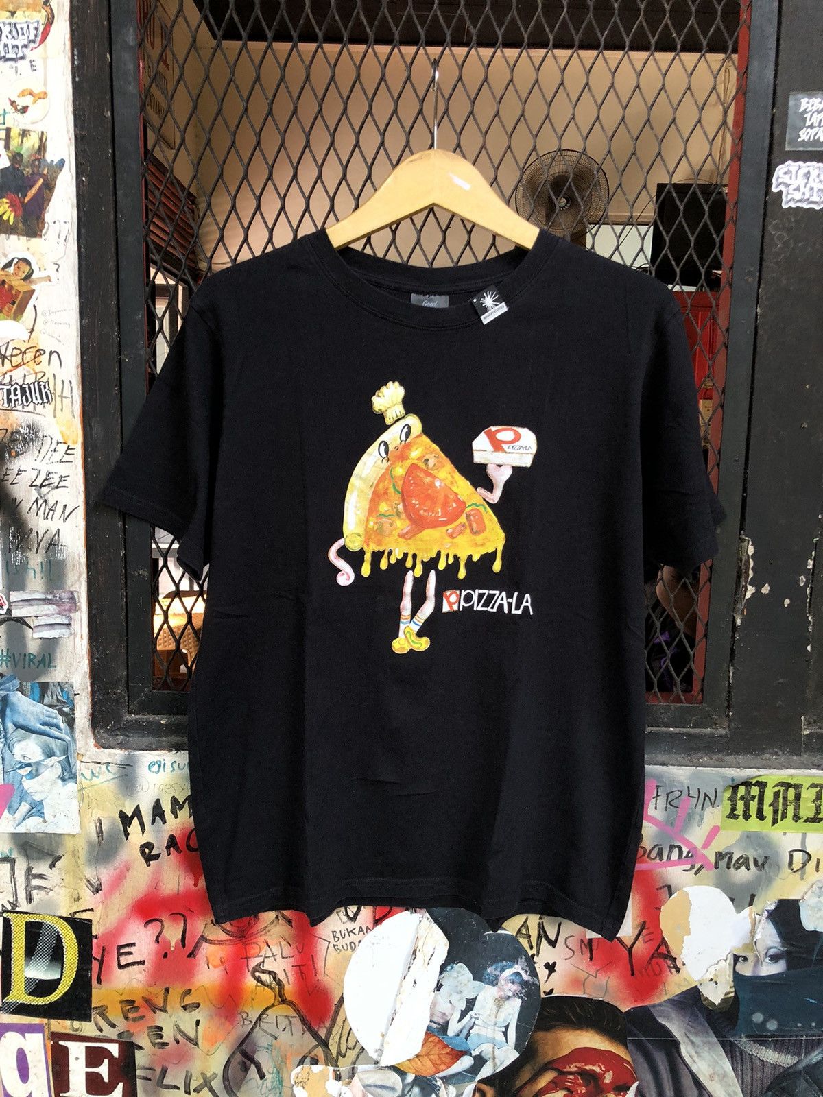 GU × Japanese Brand × Maison MIHARA YASUHIRO MIHARAYASUHIRO X GU “GOOD INSPIRATION” PIZZA - LA SHIRT Size US L / EU 52-54 / 3 - 1 Thumbnail