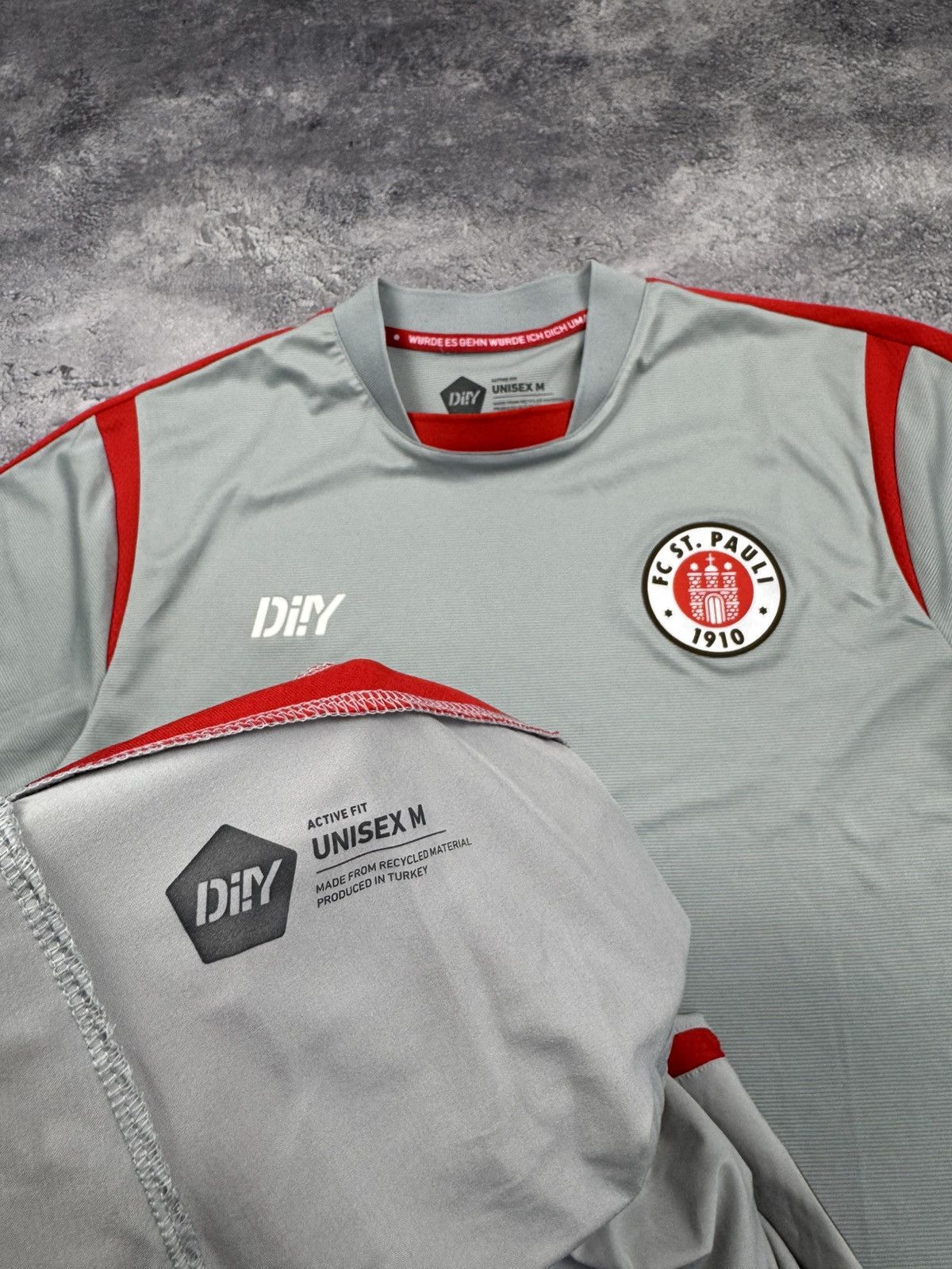 Sports Specialties St. Pauli Hamburg DIIY Training Set Jersey Shorts Size M Size US M / EU 48-50 / 2 - 12 Thumbnail