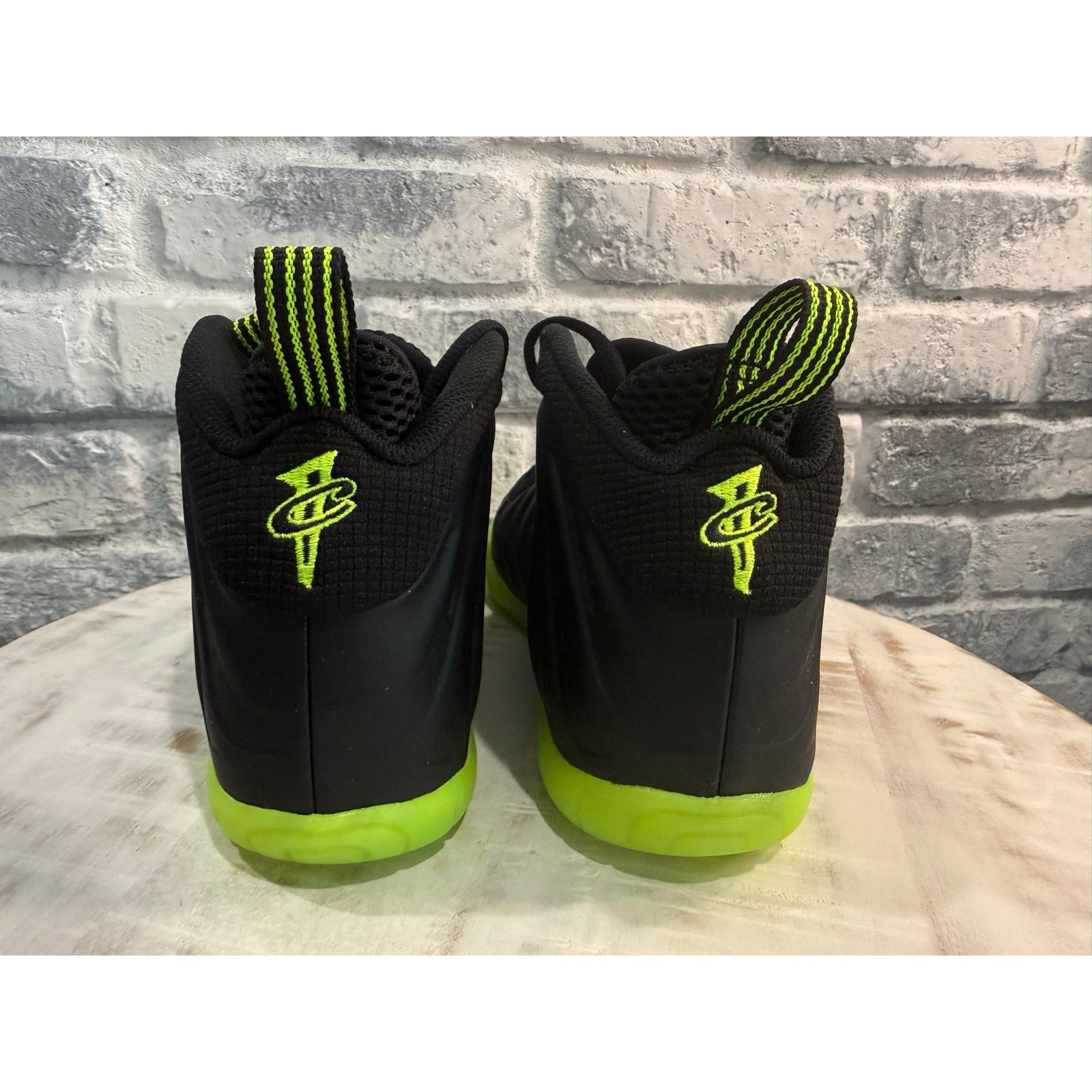 Nike Nike Little Posite One Black Volt Size 5y HF0977-001 Size US 5 / EU 37 - 4 Thumbnail