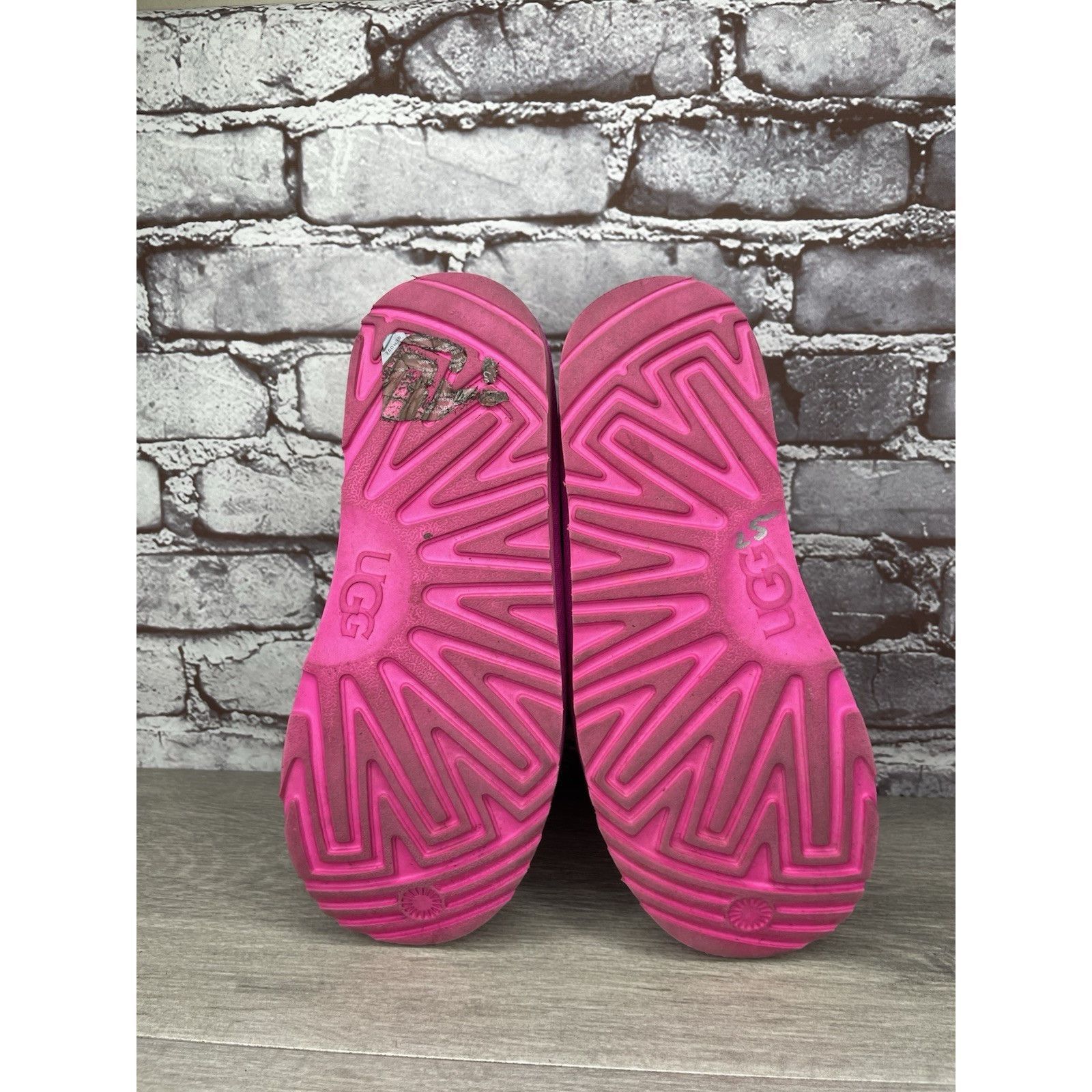 Ugg UGG PINK 🎀 Neumel Graphic Outline Authentic Fur Boots Kids Size US 6 / IT 36 - 24 Thumbnail
