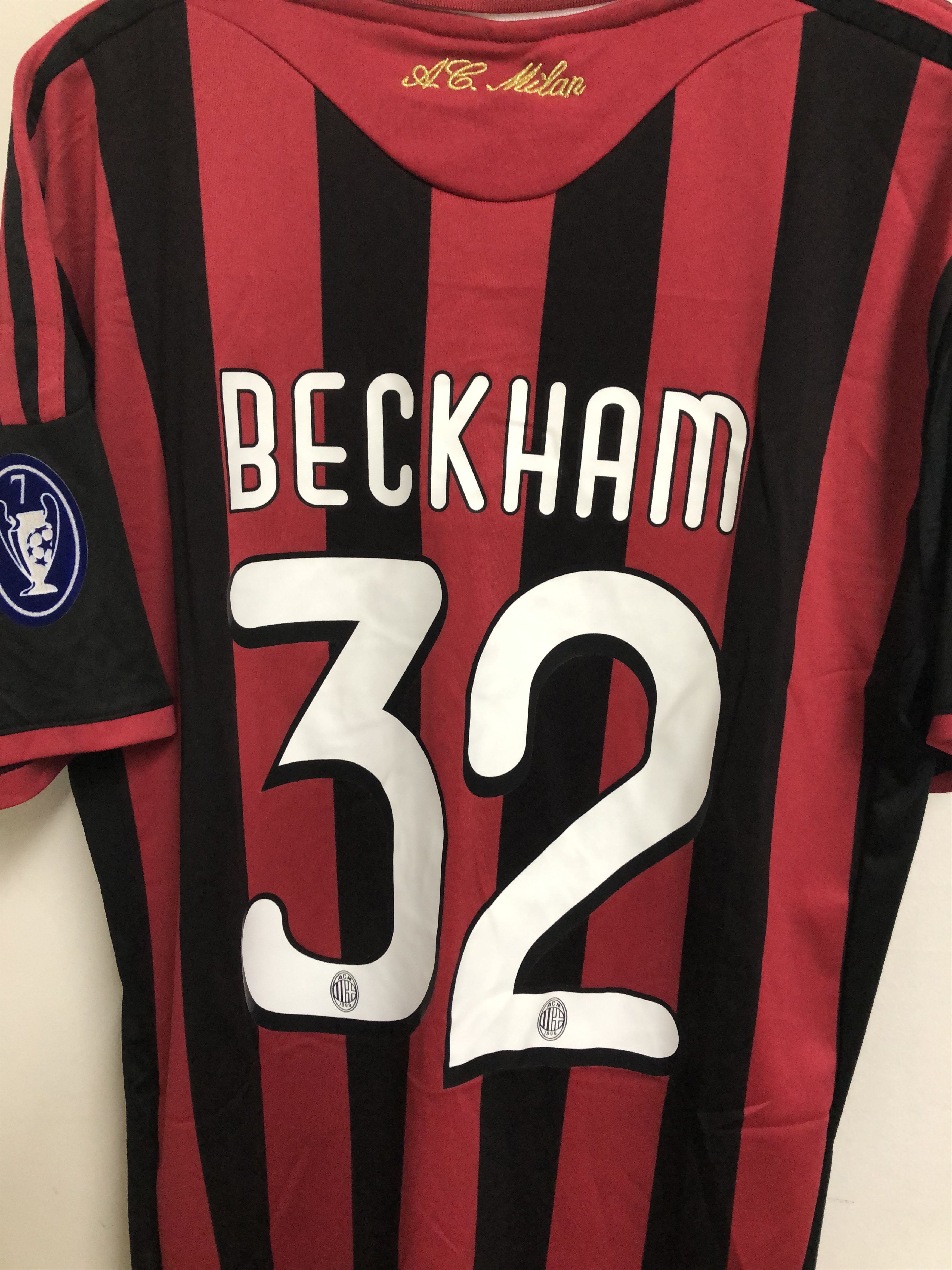 Vintage 2009-10 Beckham AC Milan Home Soccer Jersey Size US L / EU 52-54 / 3 - 4 Thumbnail